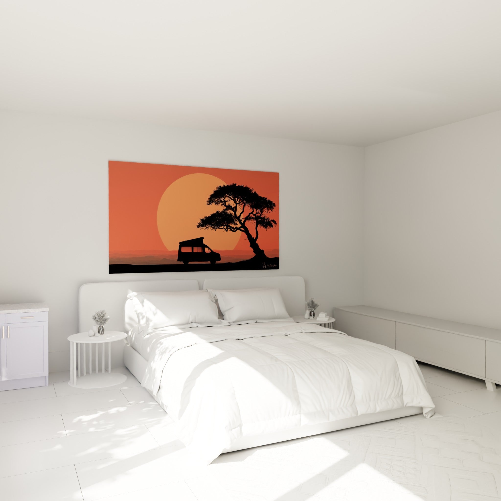 Fourgon aménagé et arbre solitaire en silhouette orange et noir, au-dessus d'un lit dans une chambre claire