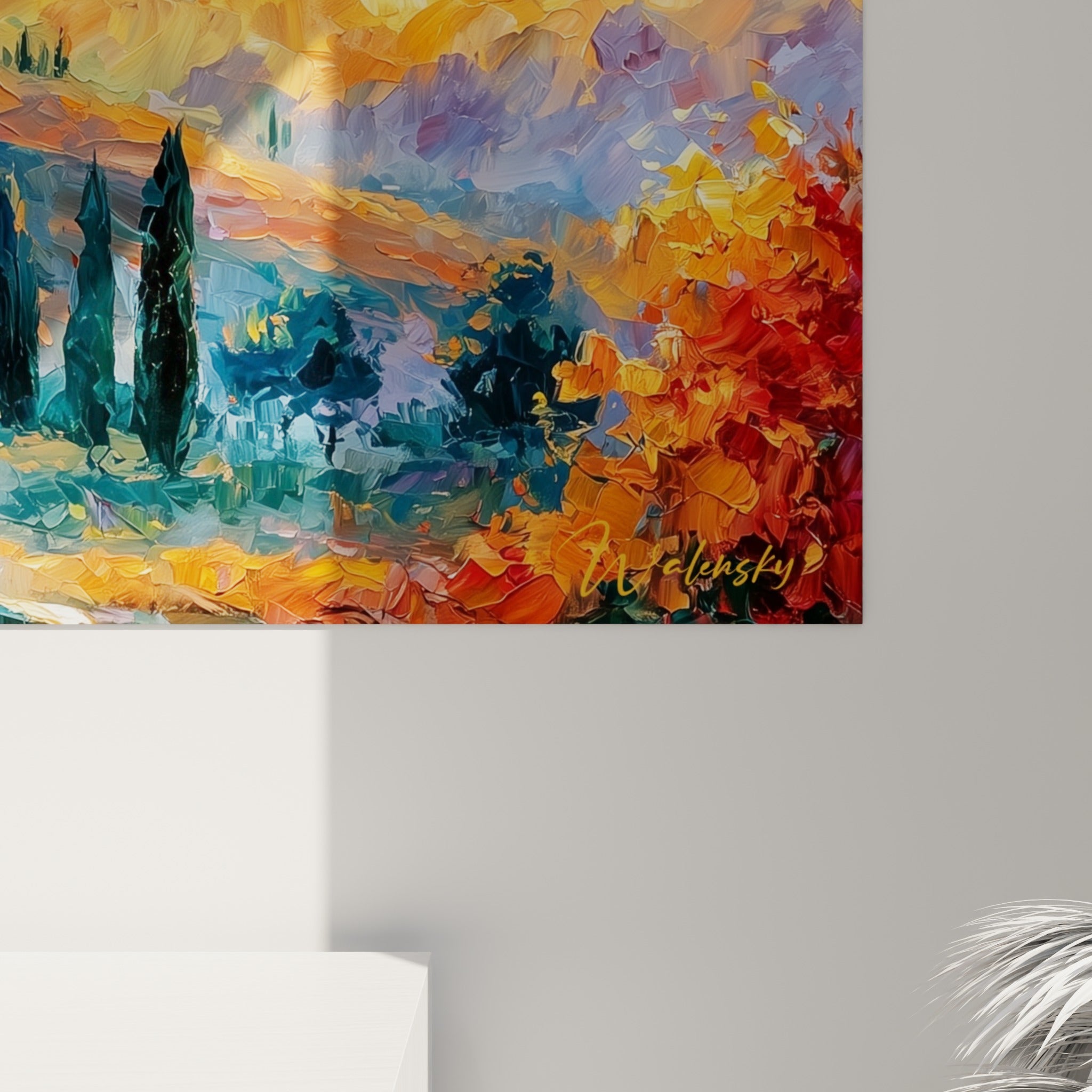 Empâtements à la spatule mêlant orange incandescent et bleu violacé, coulures de peinture sur cyprès sombres