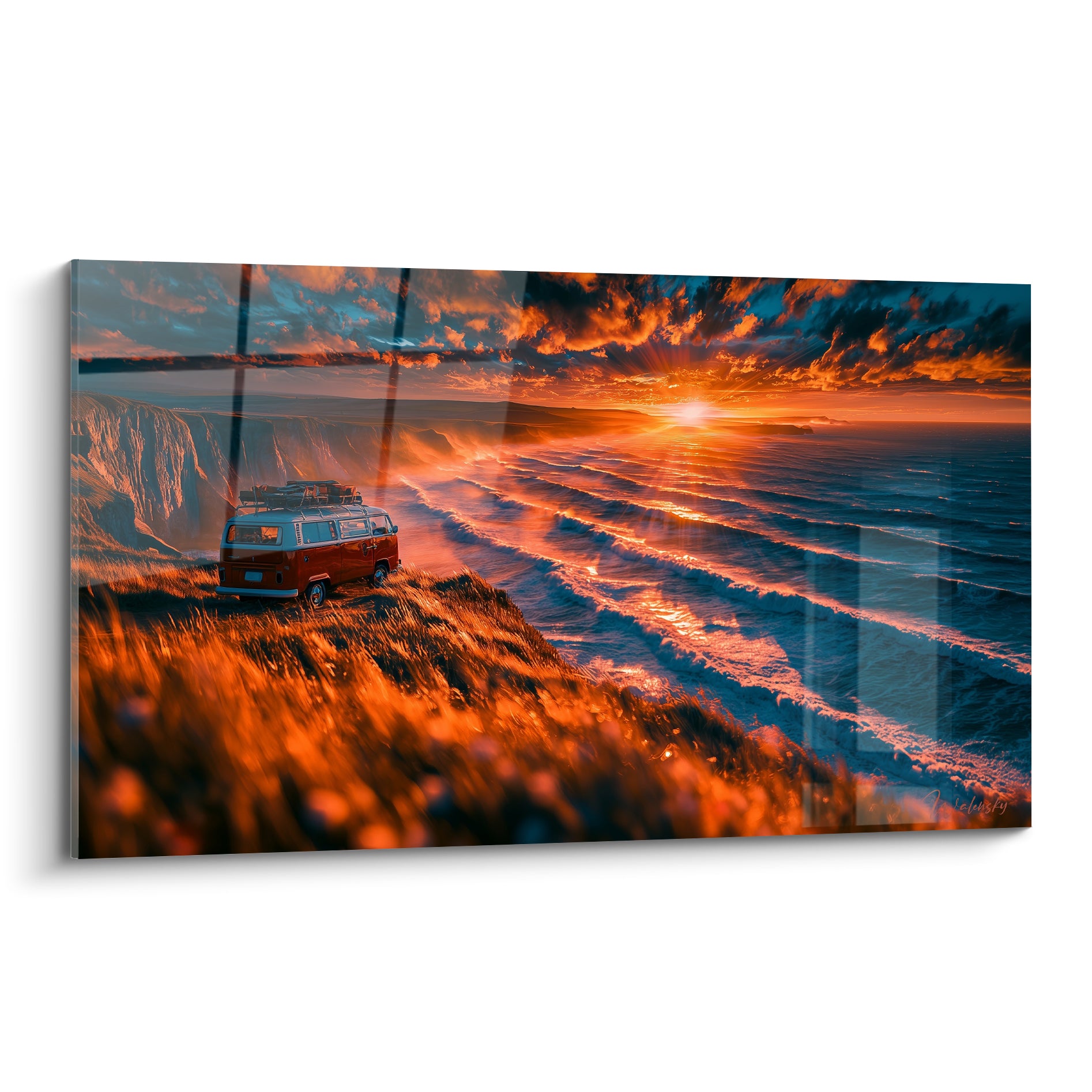 Van rouge et blanc garé sur une falaise, ciel orange et bleu marine, océan en contrebas au crépuscule