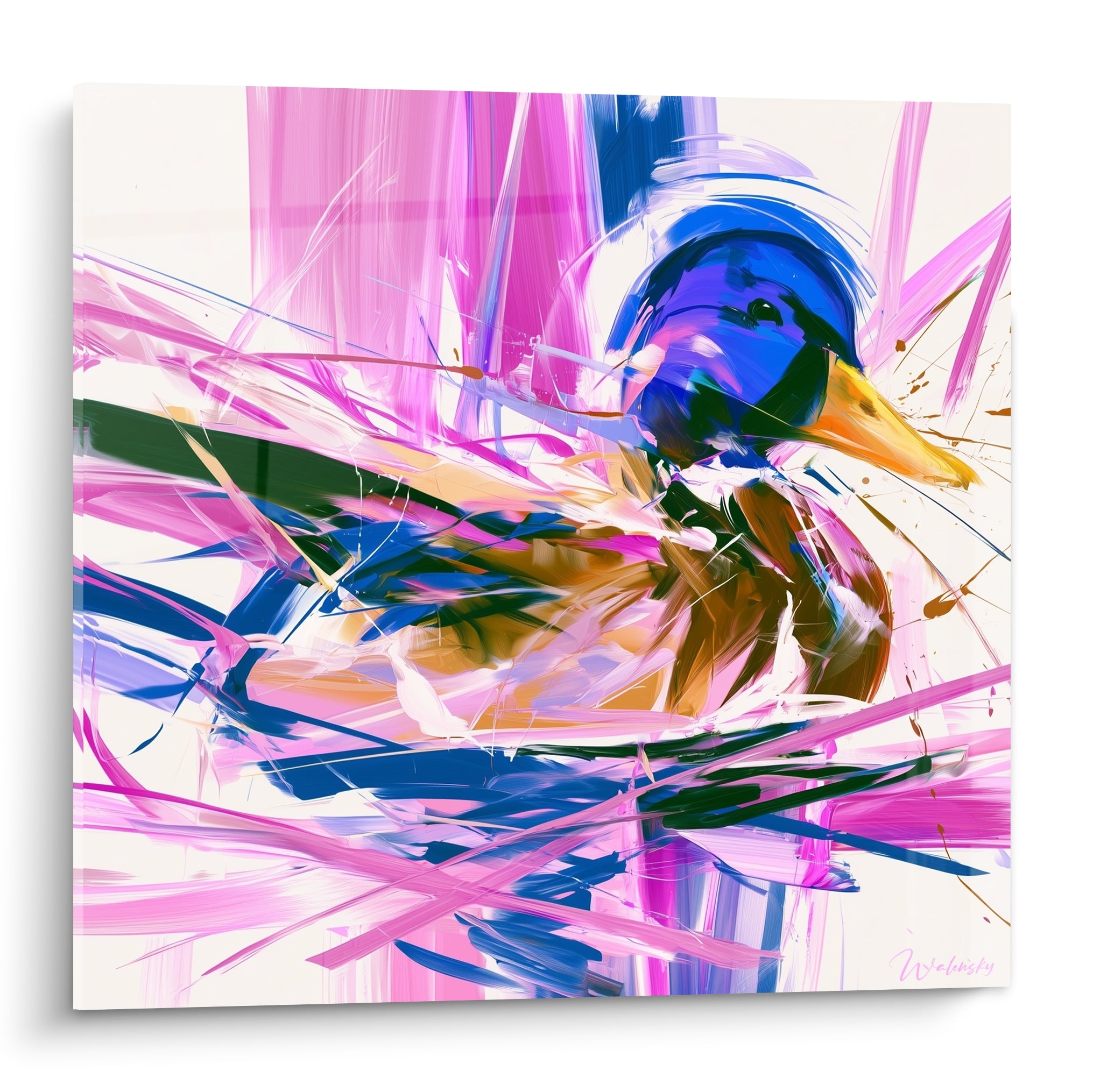 Canard colvert à tête bleue et bec jaune, plumage doré, éclats roses et bleus en mouvement
