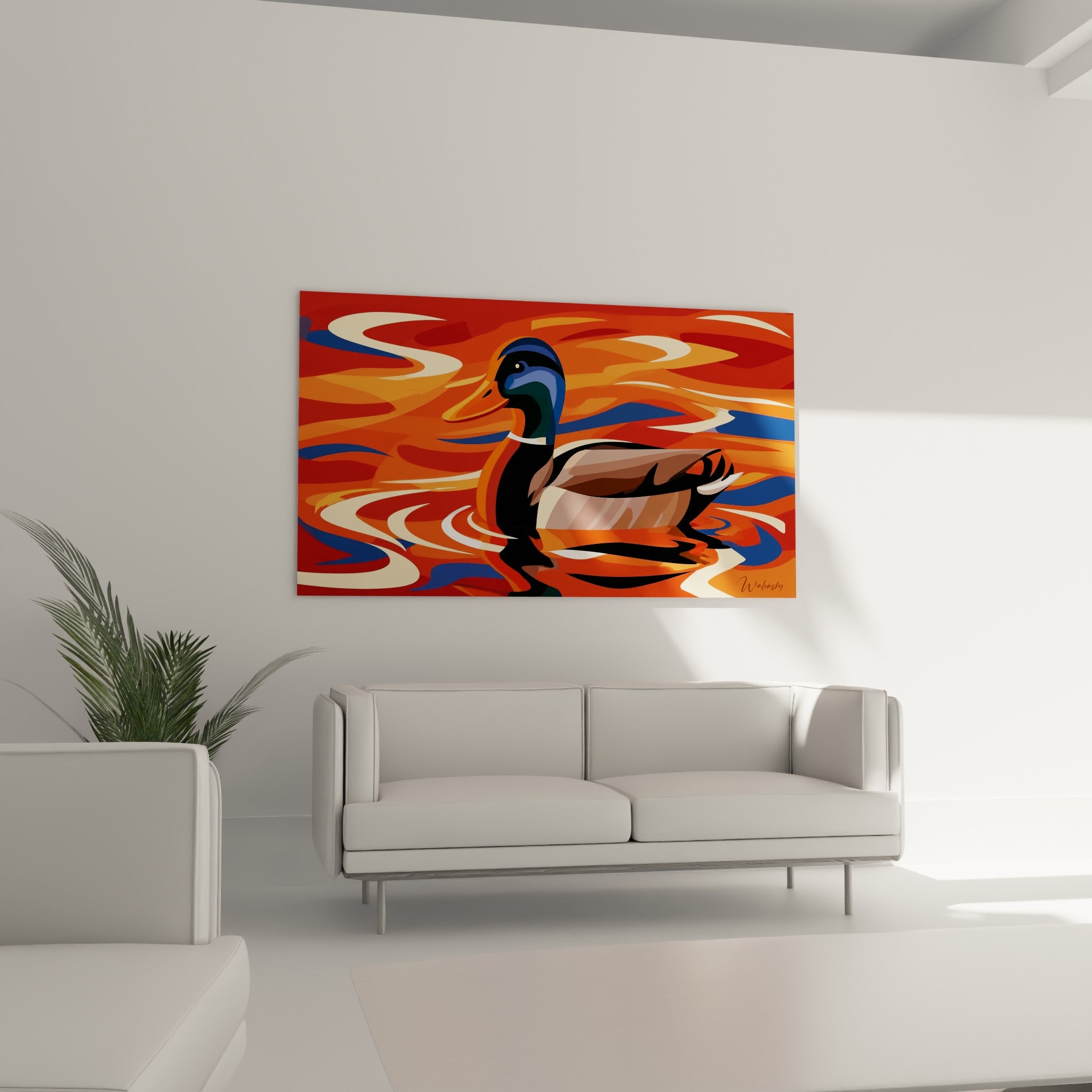 Oiseau d'eau stylisé rouge et brun accroché au-dessus d'un canapé dans un salon lumineux