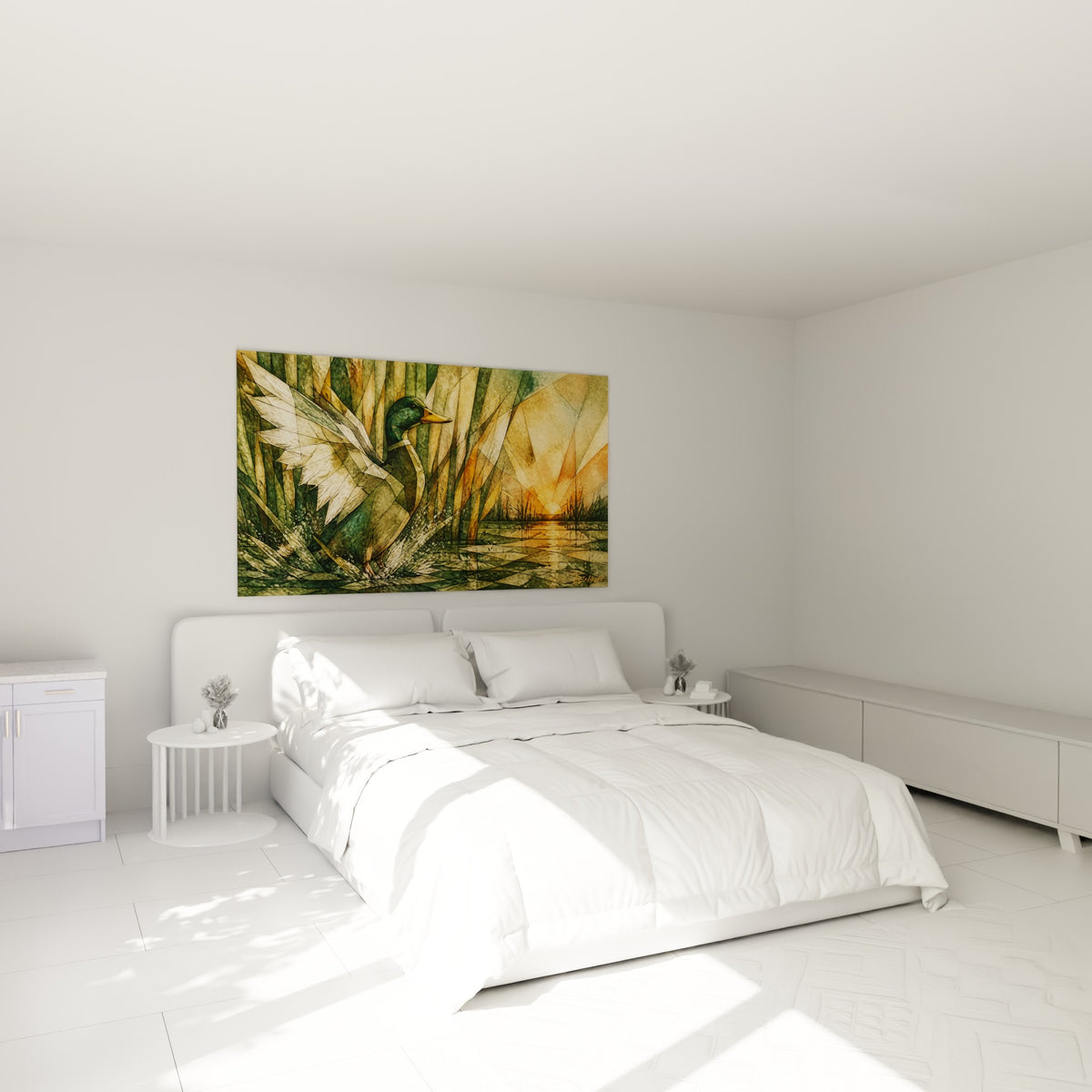 Envol du canard colvert aux tons vert et ocre, accroché au-dessus d'un lit dans une chambre claire
