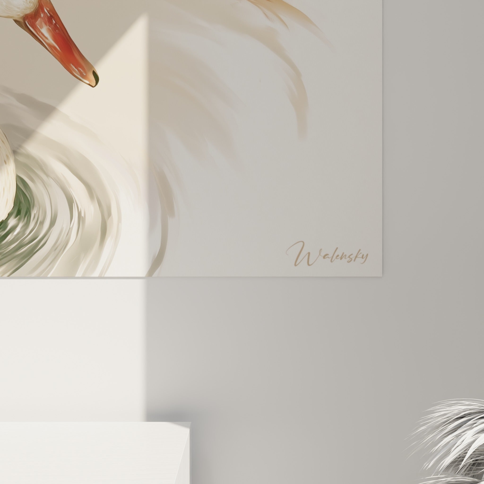 Détail du plumage écailleux brun et blanc du canard, coulures grises et roses en arrière-plan