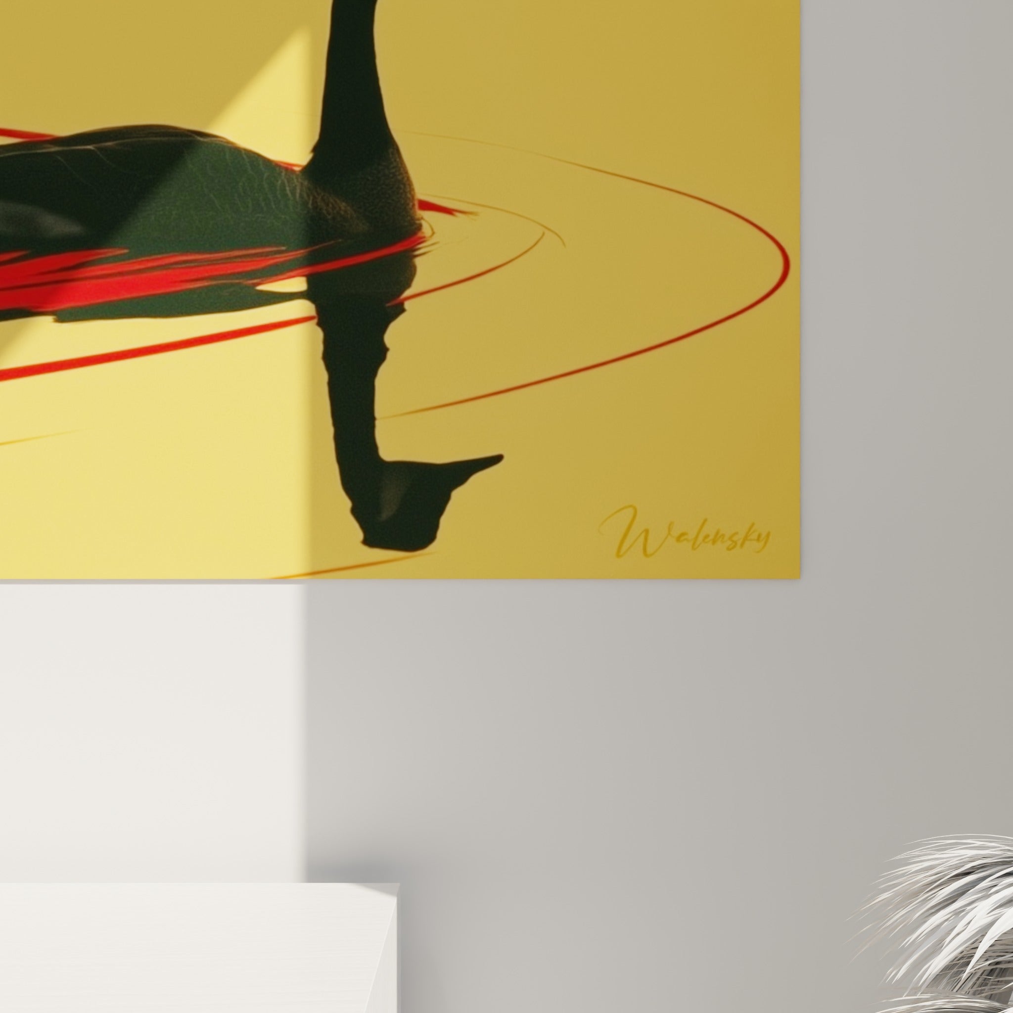 Détail des lignes rouges fines et du jaune ocre lumineux capturant le grain de l'impression sur la toile