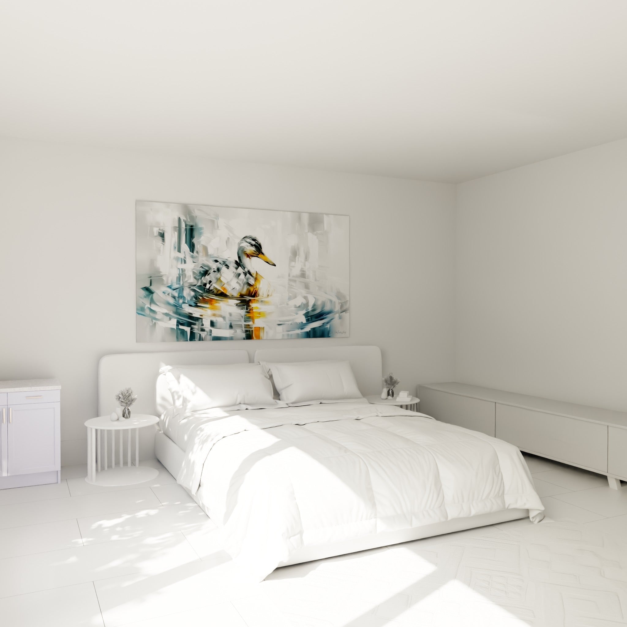 Plumage anthracite et doré du canard peint au-dessus d'un lit dans une chambre claire