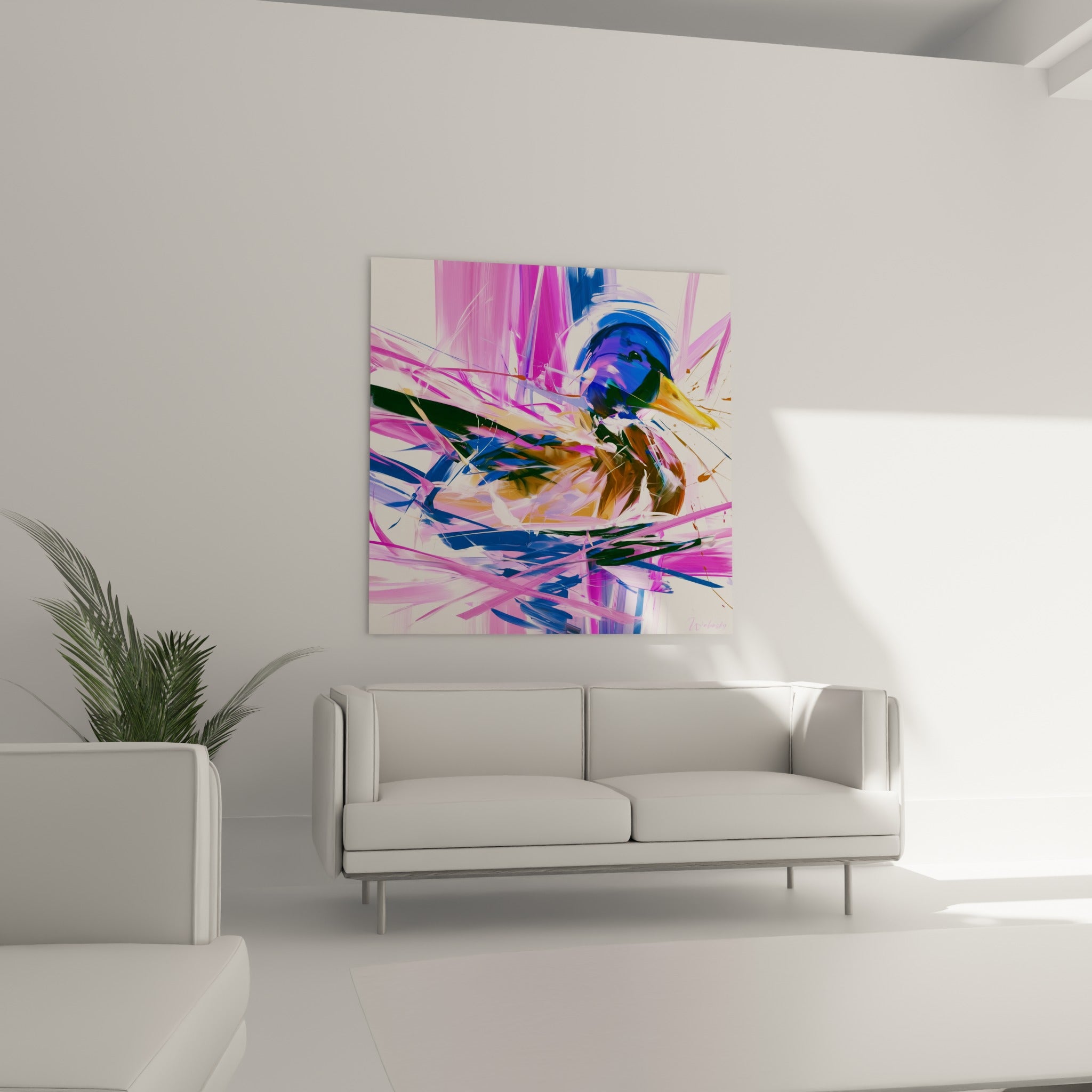 Canard doré et bleu marine capturé dans un envol coloré, suspendu au-dessus d'un canapé dans un salon lumineux