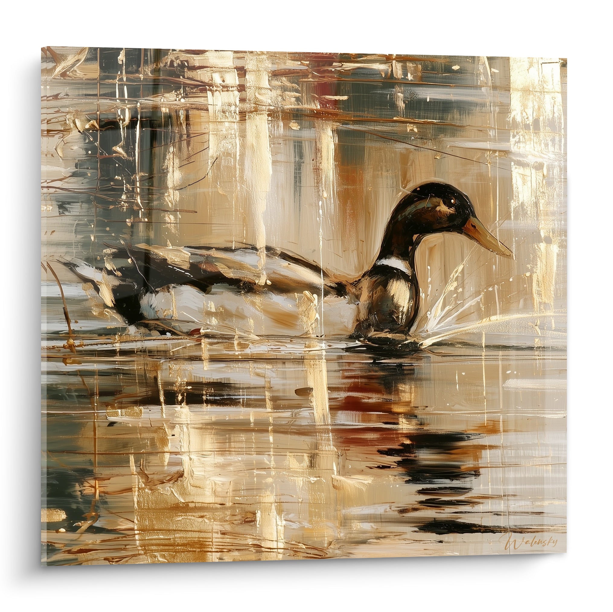 Canard doré et anthracite nageant, bec orangé, reflets dorés sur l'eau immobile