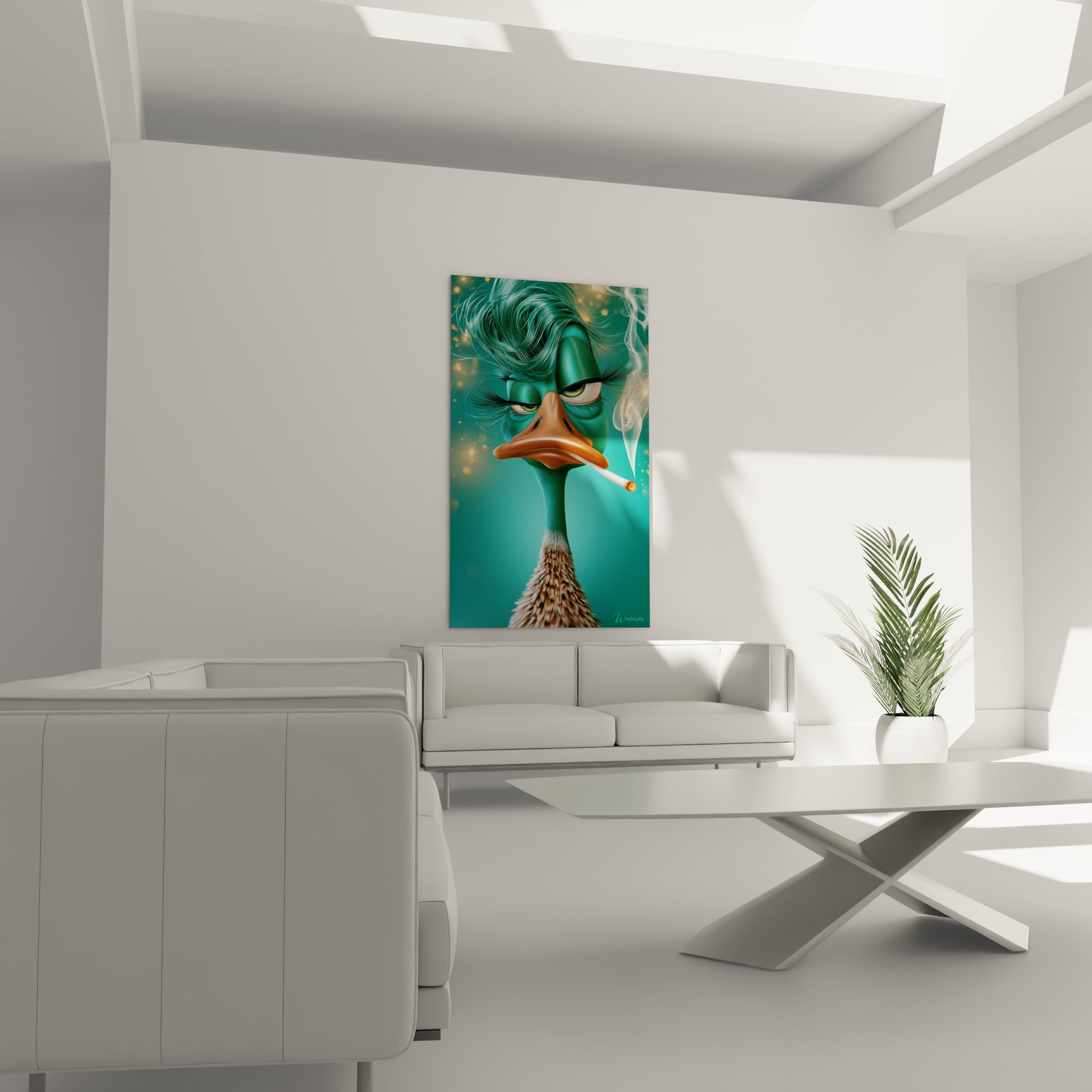 Personnage aviaire vert émeraude et bec cuivré placé au-dessus d'un canapé dans un salon lumineux