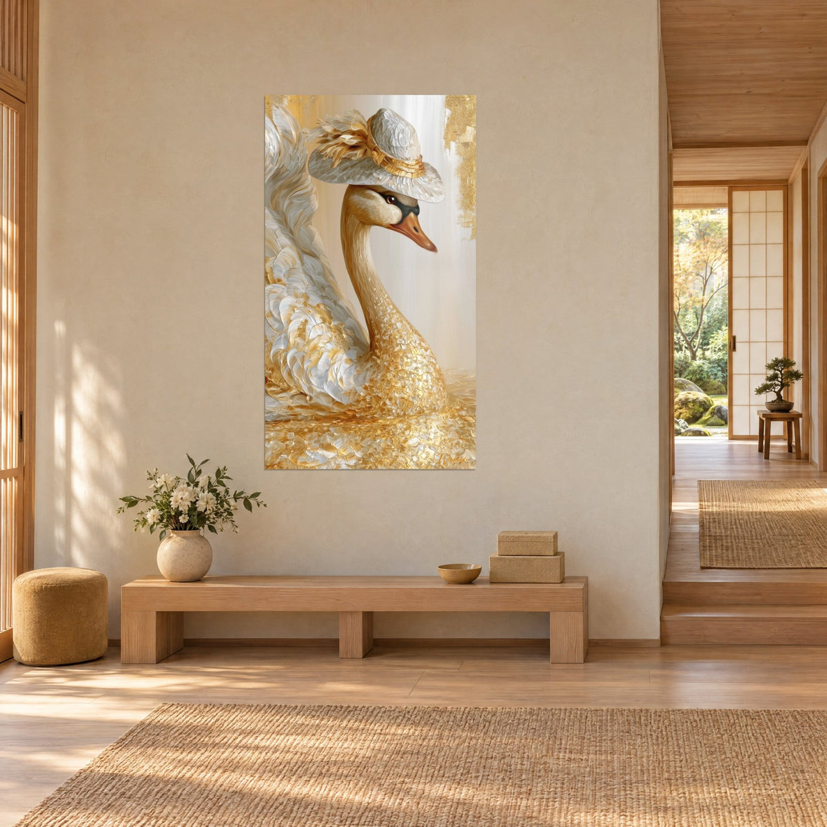 Tableau oiseau blanc au long cou doré et bec orangé, chapeau à plumes, sur un mur crème, vue de trois-quarts d'un couloir japandi
