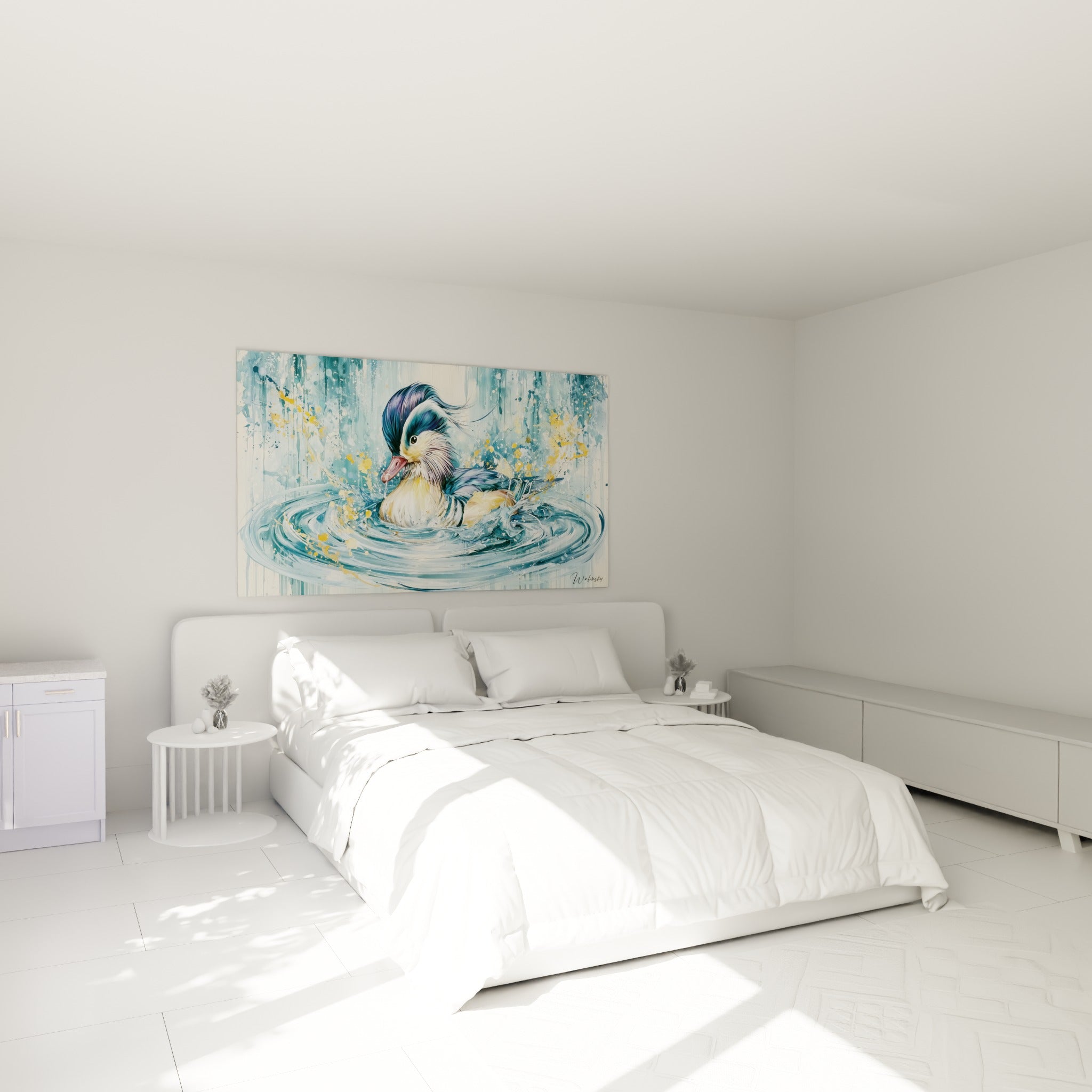 Canard mandarin aux tons bleu pastel et doré flottant, accroché au-dessus d'un lit dans une chambre claire