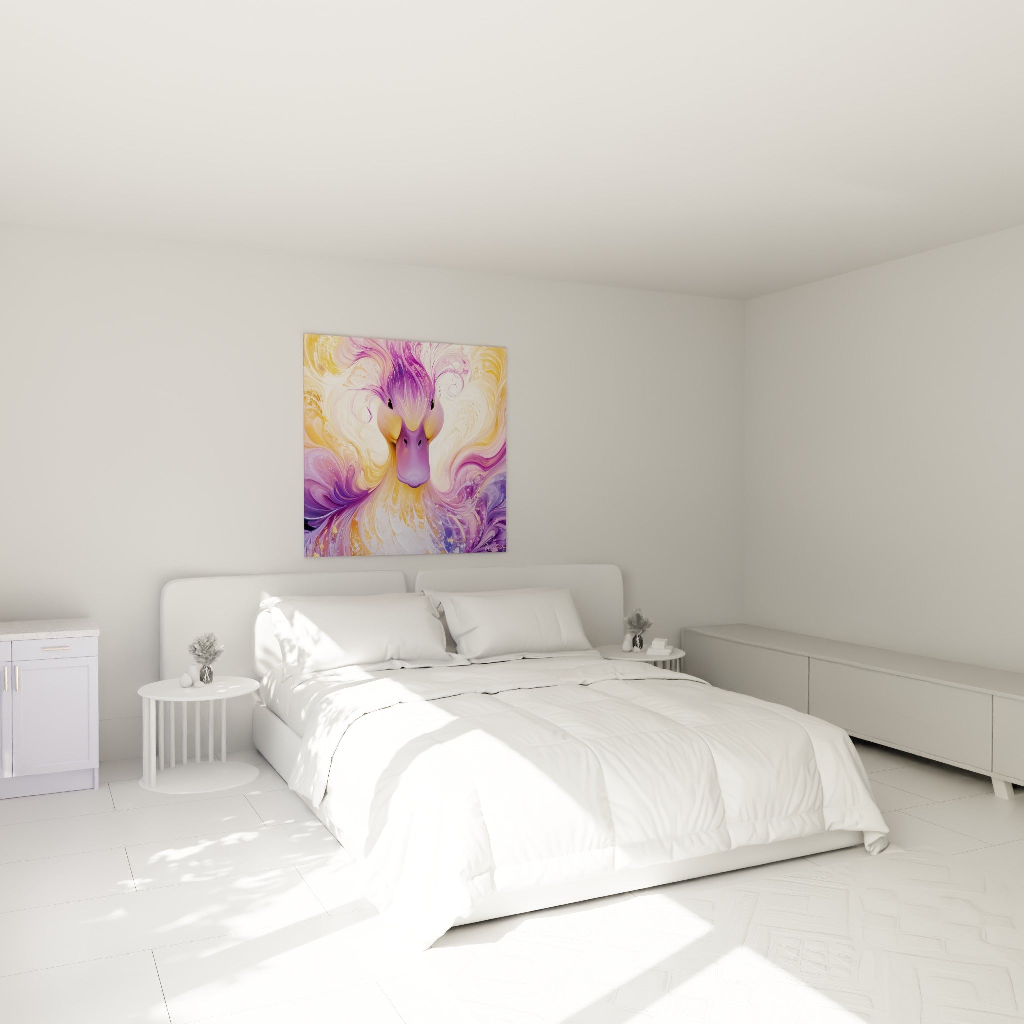 Tête de canard mauve et or aux courbes fluides, accrochée au-dessus d'un lit dans une chambre claire