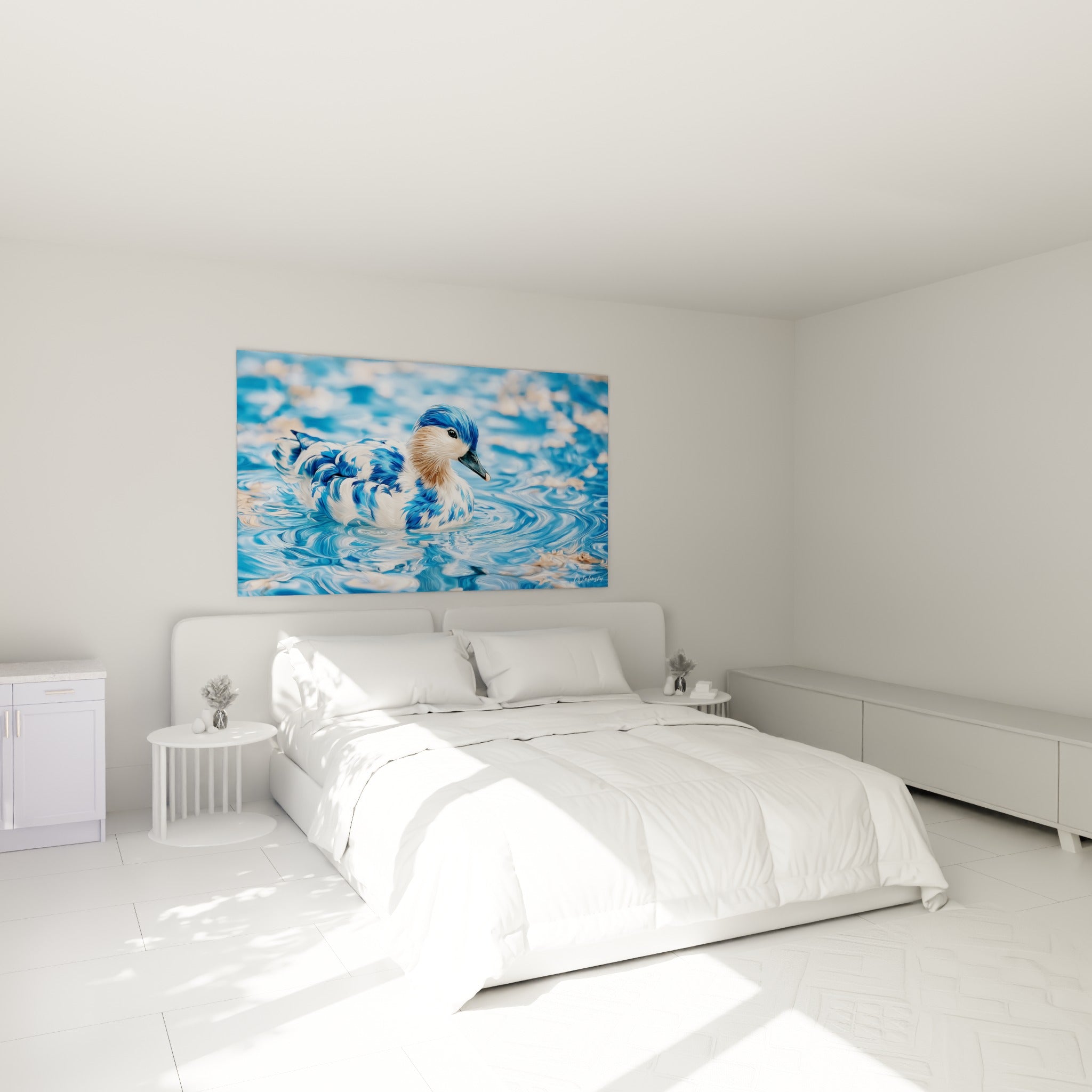 Plumage bleu et beige d'un canard nageant, accroché au-dessus d'un lit dans une chambre claire