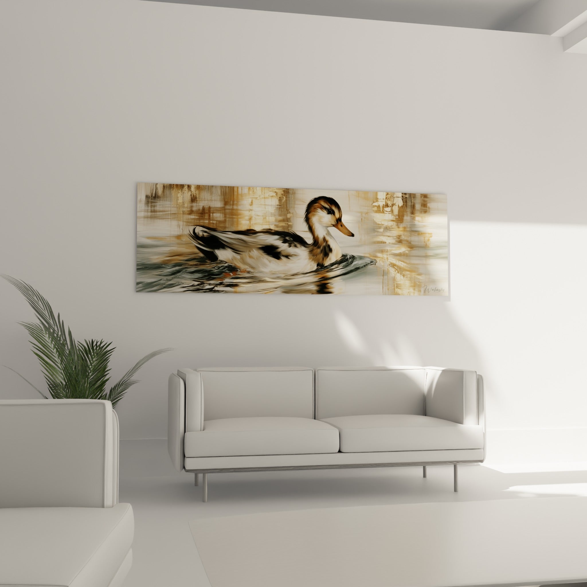 Reflets dorés et gris de l'eau autour du canard, accroché au-dessus d'un canapé dans un salon lumineux
