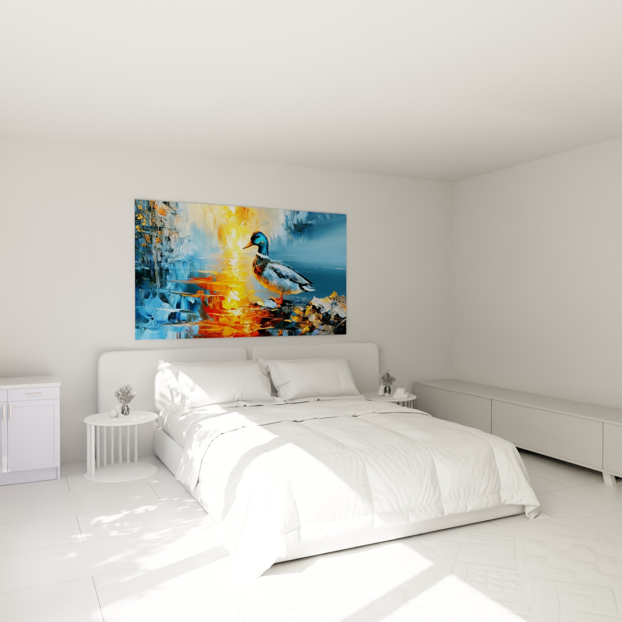Colvert aux tons bleu marine et orangés, empâtements épais, au-dessus d'un lit dans une chambre claire