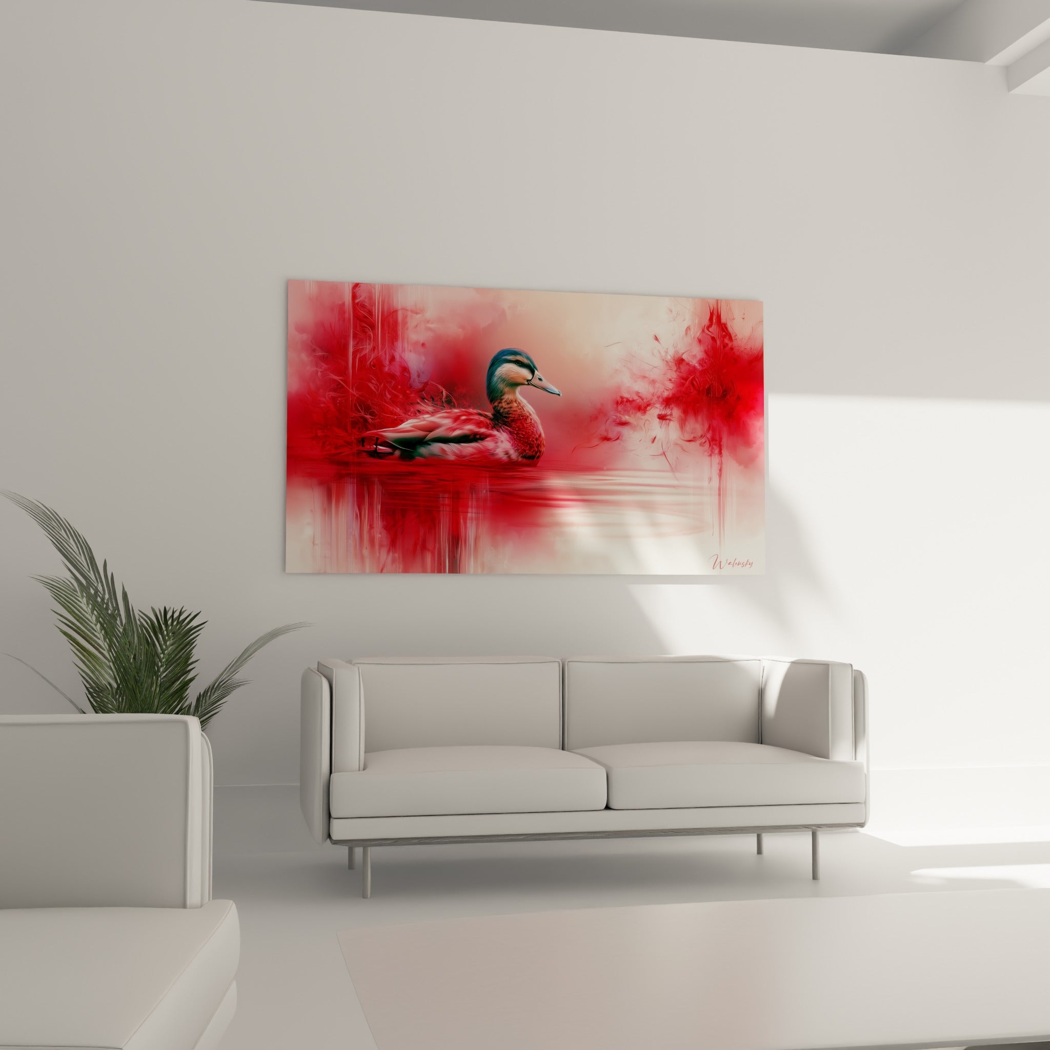 Composition rouge et ivoire du canard flottant, accrochée au-dessus d'un canapé dans un salon lumineux.