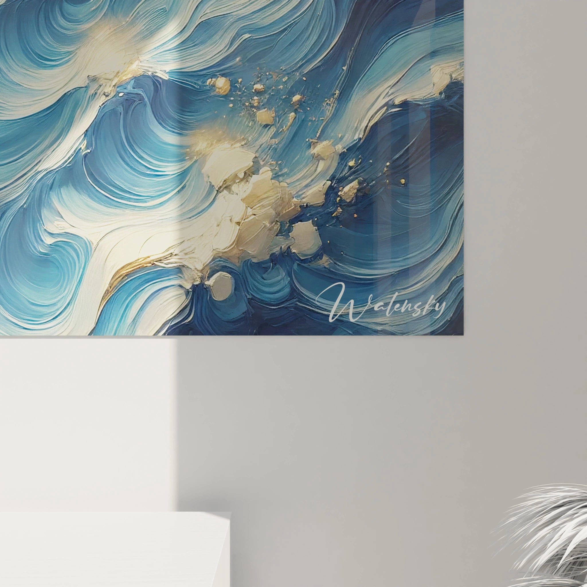 Vue de pres du tableau Ocean revelant l epaisseur des textures et les vagues hypnotiques La palette bleu blanc et or evoque le mouvement et les reflets du soleil