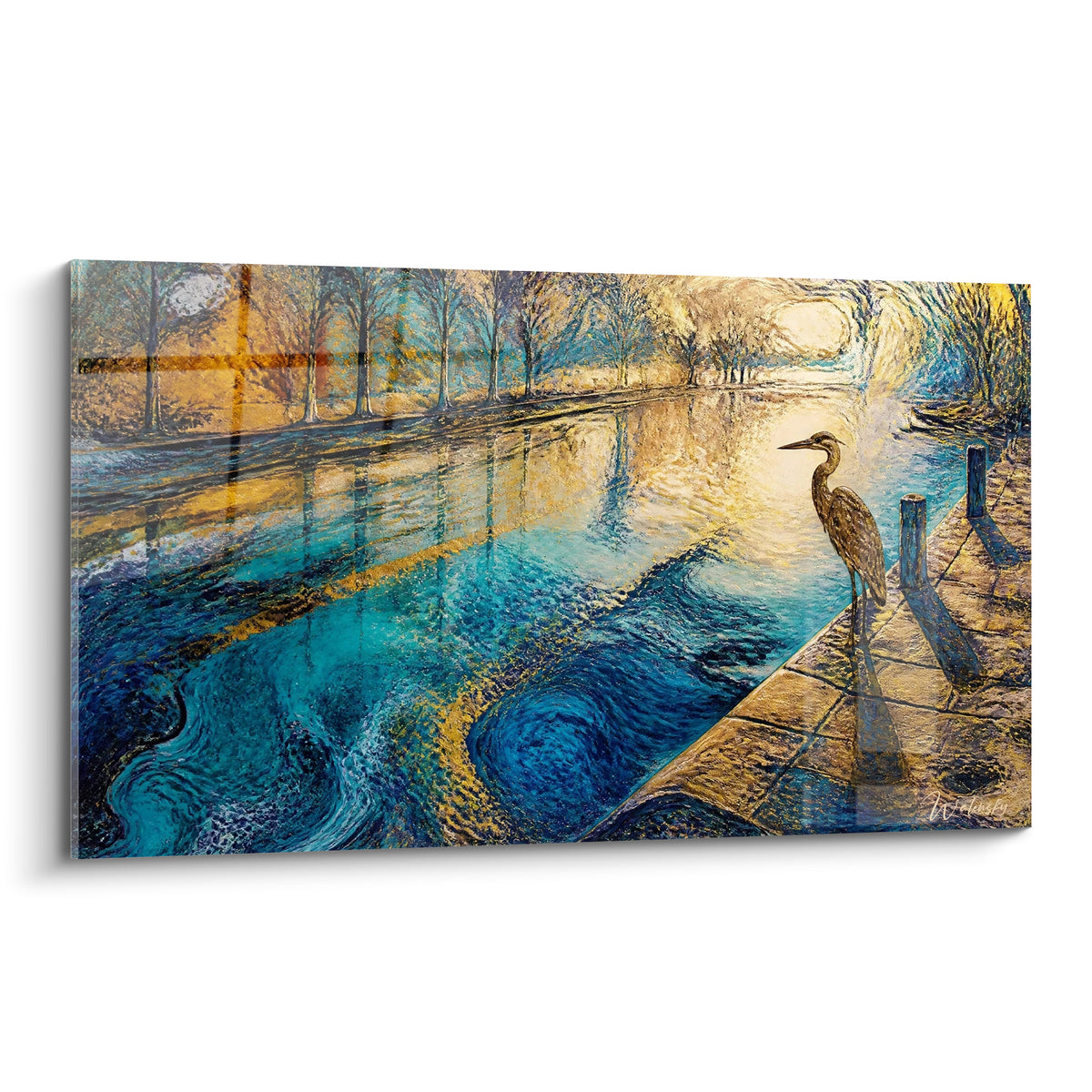 Héron gris debout sur un quai de pierre face à un canal turquoise et doré, style texturé