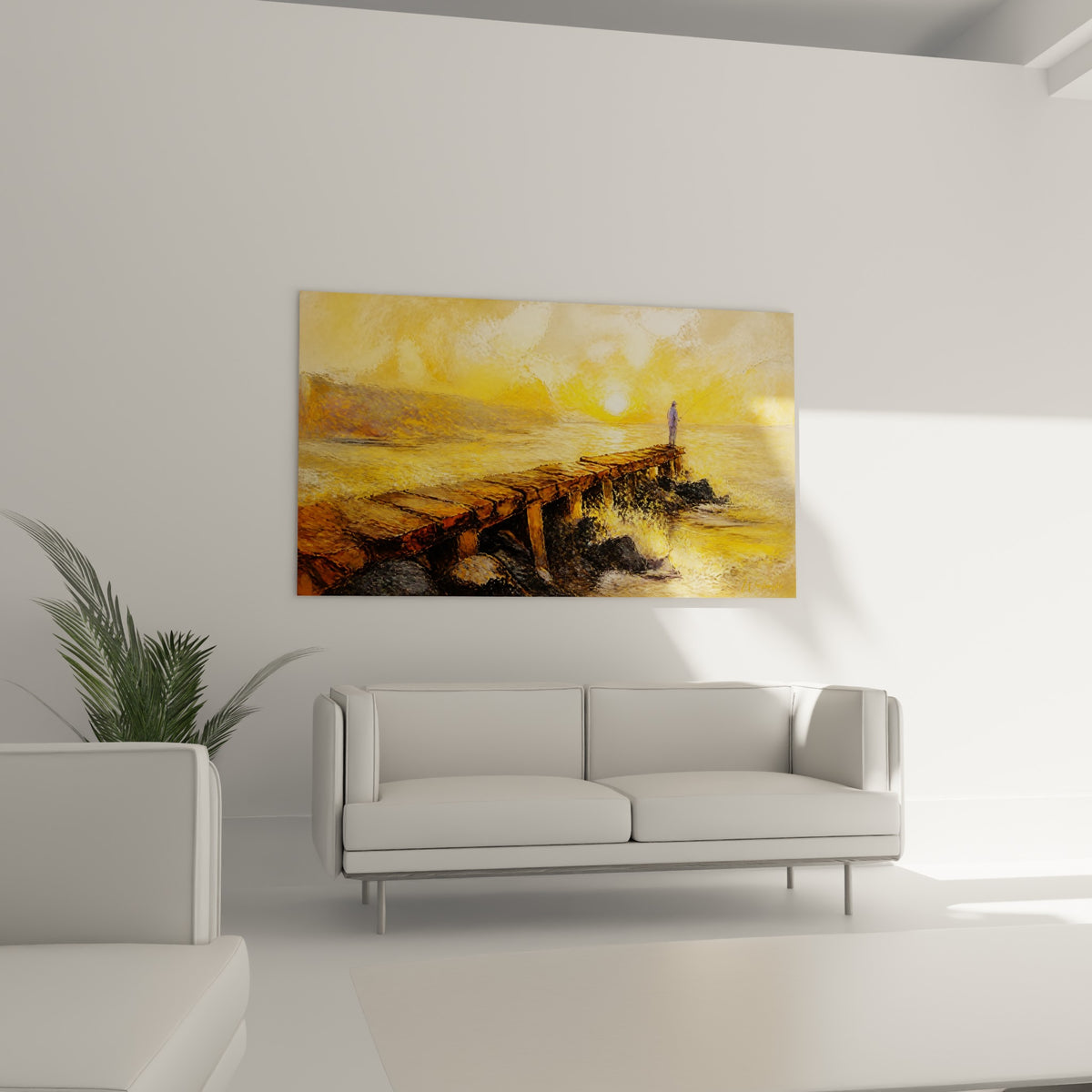 Ponton en bois brun s'avançant vers un soleil doré, tableau Capbreton au-dessus d'un canapé dans un salon lumineux