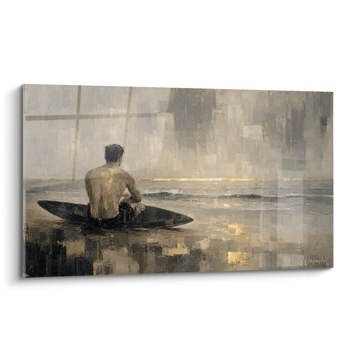 Surfeur assis de dos sur planche noire, ciel gris anthracite et horizon doré, style pictural texturé