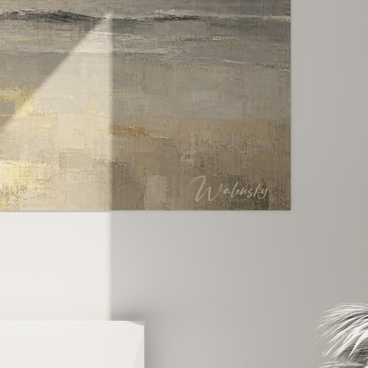Empâtements gris et dorés du ciel et de l'eau, grain de peinture visible sur la toile accrochée