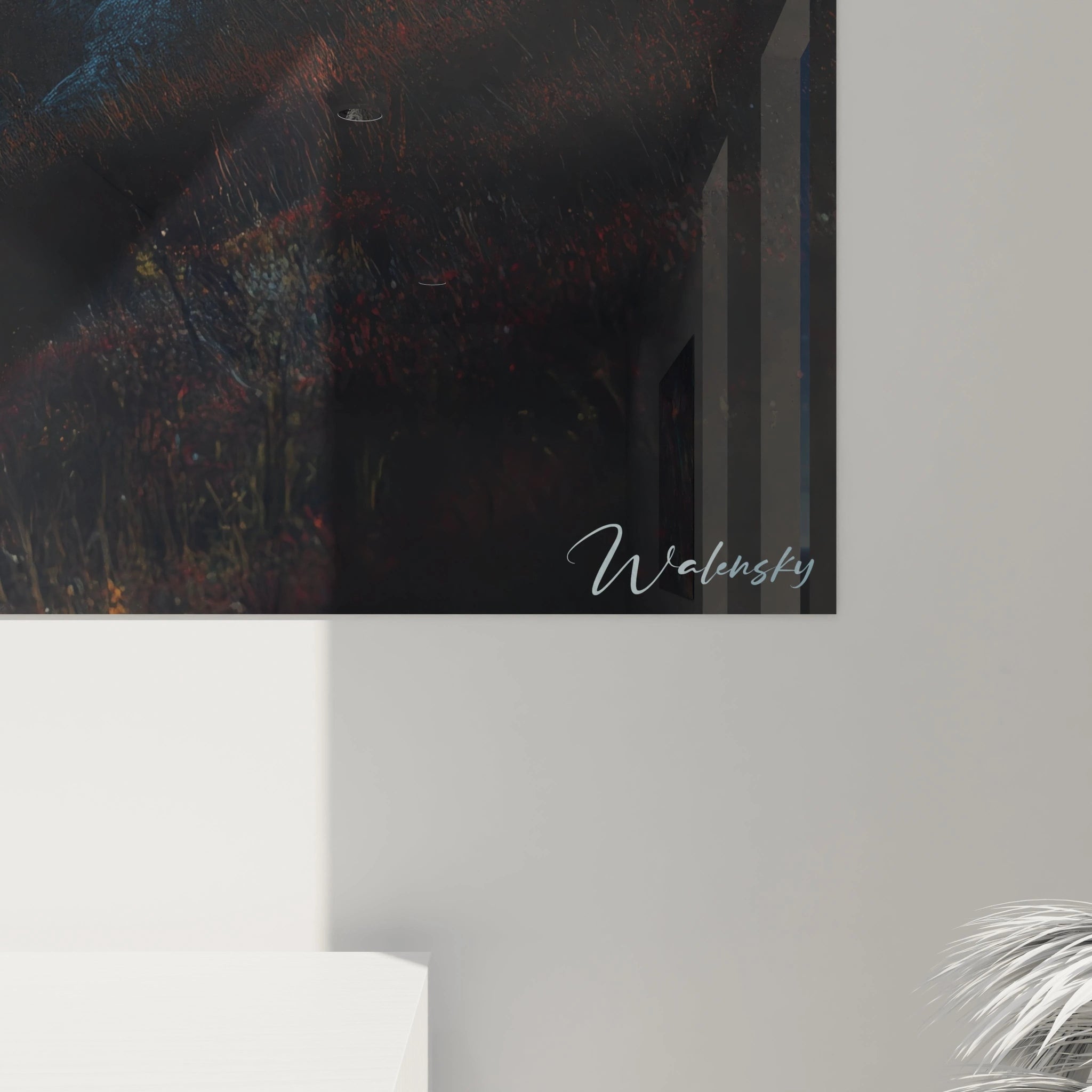 Un tableau artistique abstrait représentant un caribou aux grands bois se détachant contre un ciel nuageux. Les teintes bleu-gris du paysage montagneux créent une atmosphère mystérieuse qui contraste avec le pelage clair de l'animal et la végétation auburn.