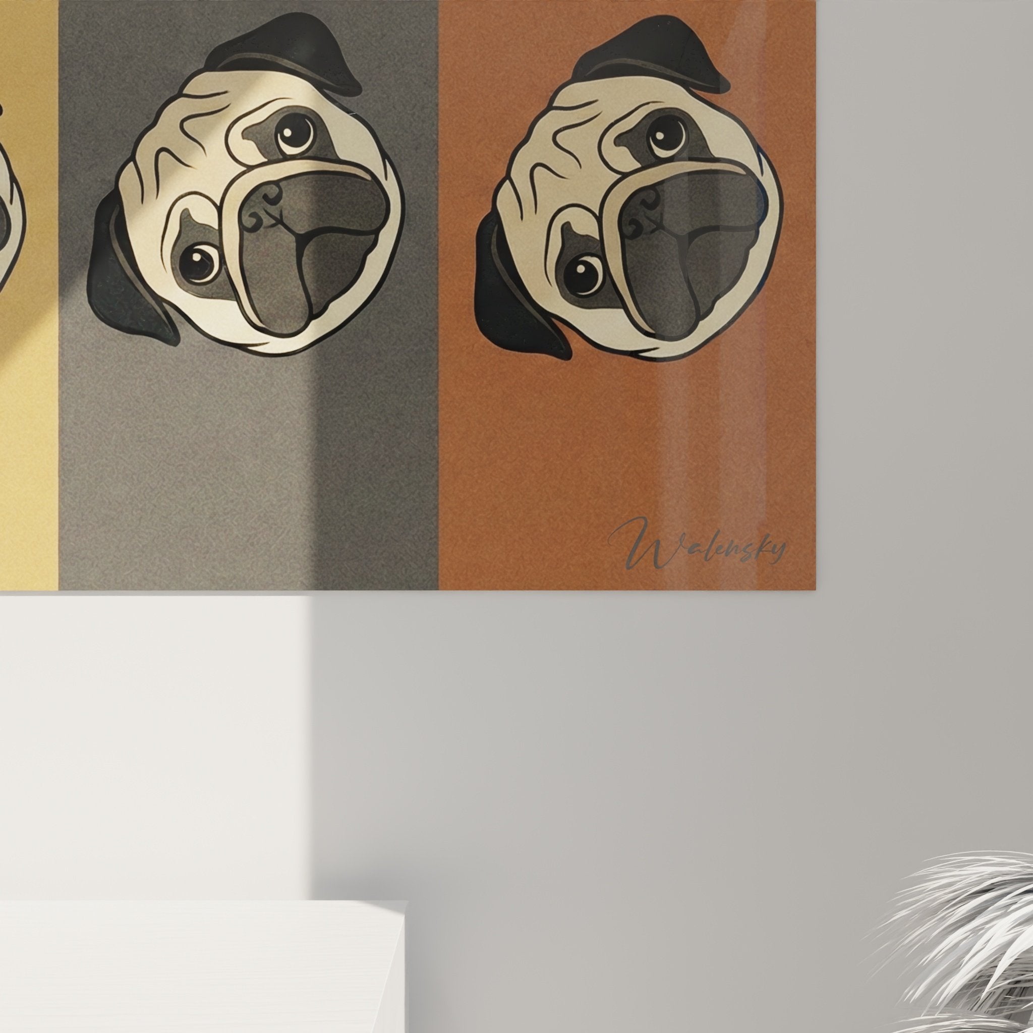 Gesamtansicht des Mops-Gemäldes mit sechs Porträts in einem zeitgenössischen Interieur mit Designer-Möbeln
