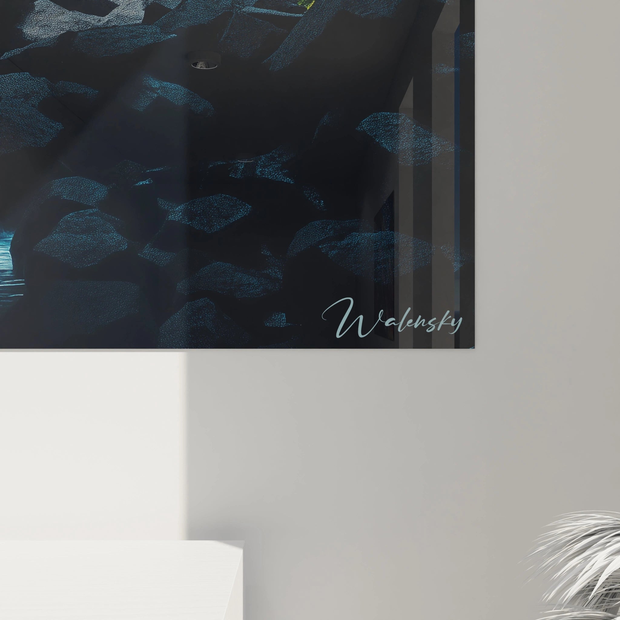 Un tableau cascade prĂ©sentant une chute dâeau descendant dâune paroi rocheuse sombre, avec des mousses vertes. Lâeau apparaĂźt en mouvement, avec un effet de ruissellement sur fond de pierres texturĂ©es.