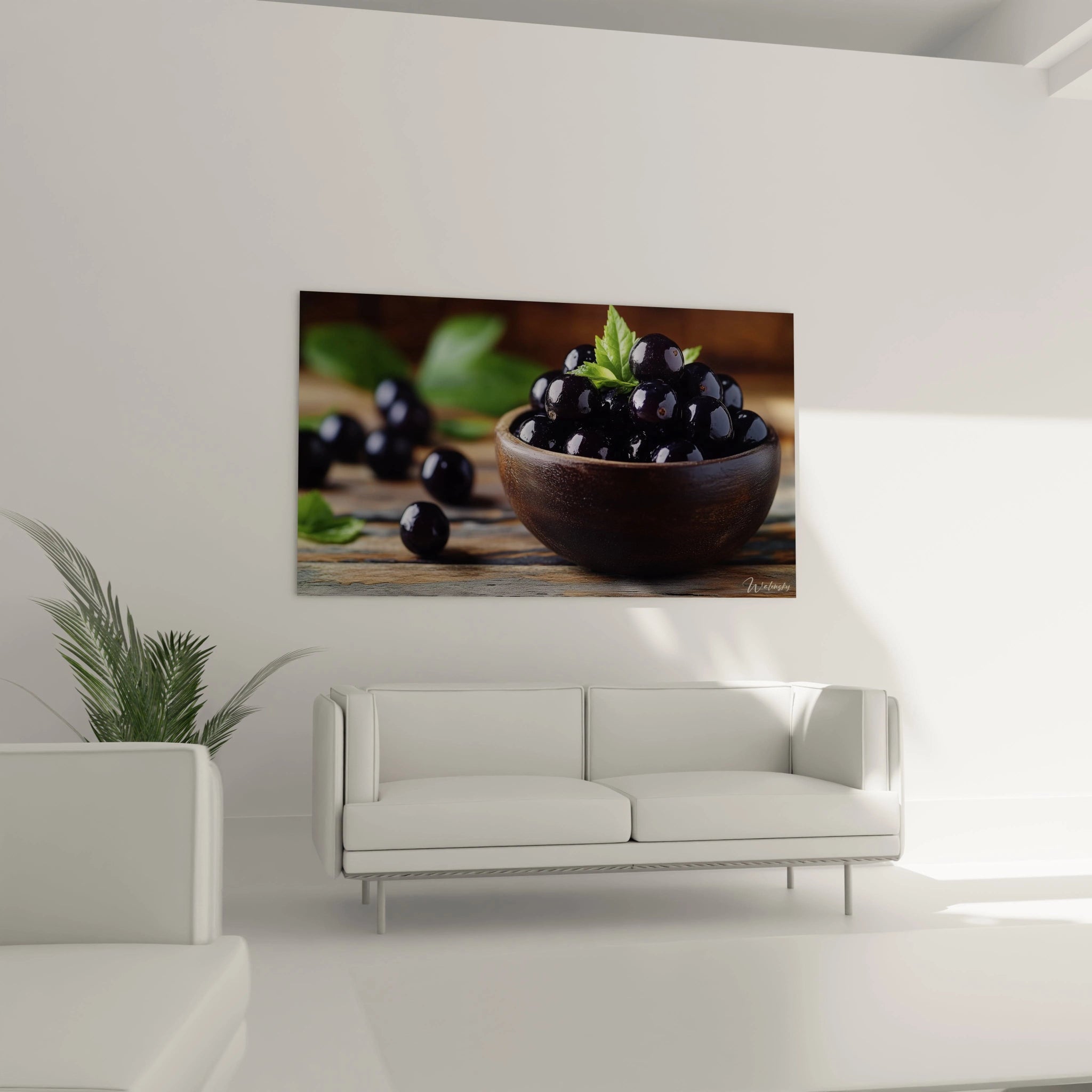 Un tableau cassis illustrant des baies noires aux reflets intenses, posées dans un bol en bois marron, avec des feuilles vertes et un fond flou aux tonalités chaudes et naturelles.