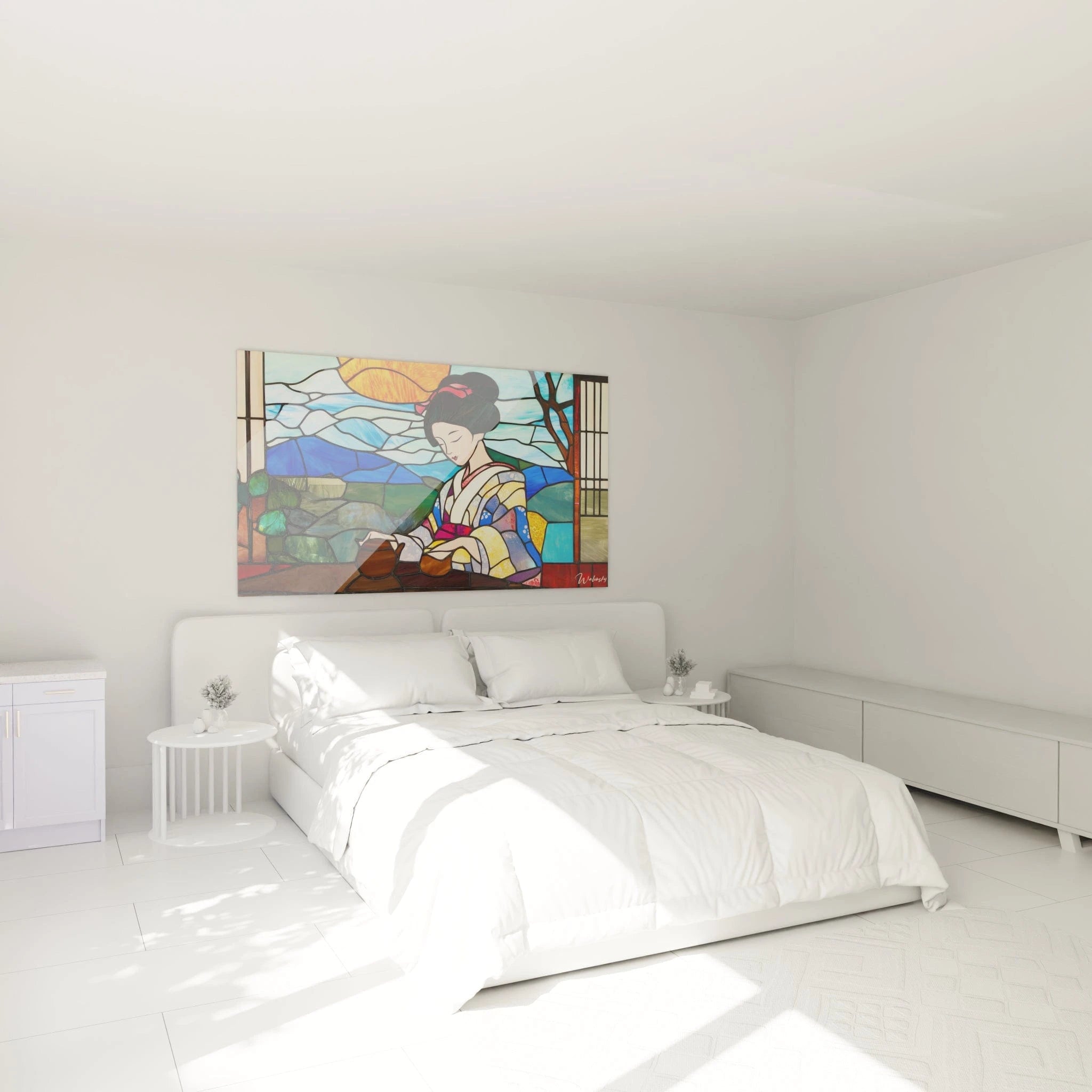 Un tableau vitraux montrant une femme japonaise traditionnelle en habit blanc et coloré, assise devant un service à thé, composé de fragments de verre aux teintes bleues, rouges, vertes et dorées délimités par des lignes noires.