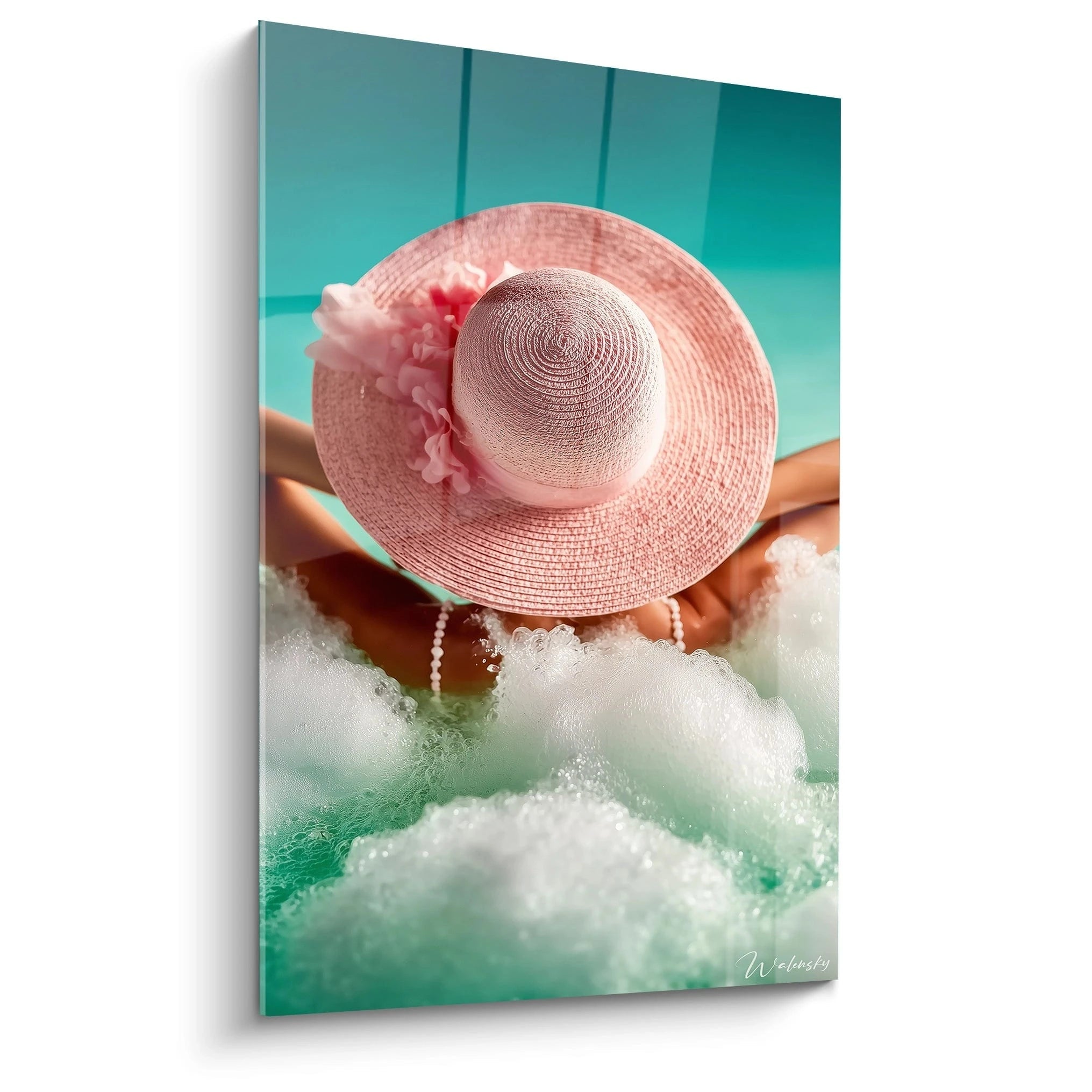 Walensky tableau mural chapeau rose montrant femme allongee vue de dos se relaxant dans eau turquoise et mousse