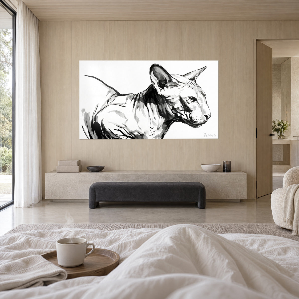 Schilderij haarloze kat met grijze en zwarte huidplooien, slanke snuit op witte achtergrond, opgehangen boven het bed in een lichte slaapkamer
