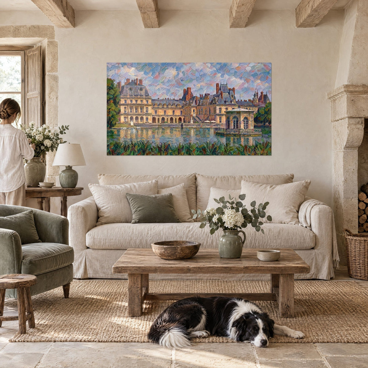 Cuadro palacio de Fontainebleau con piedras ocres que se reflejan en el estanque azul, collie tumbado, encima de un sofá en un salón luminoso