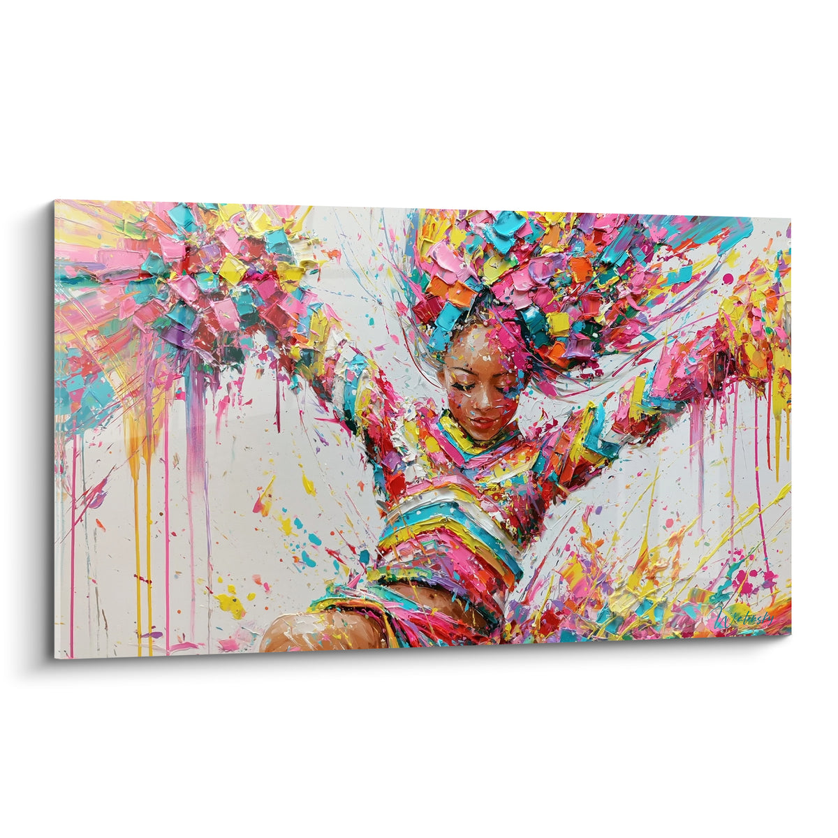 Pom-pom girl aux pompons rose et turquoise, sautant sur fond blanc éclaboussé de peinture