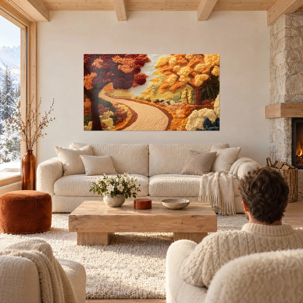 Tableau chemin de campagne sinueux en laine crochetée, érables bordeaux et orangés, au-dessus d'un canapé dans un salon lumineux