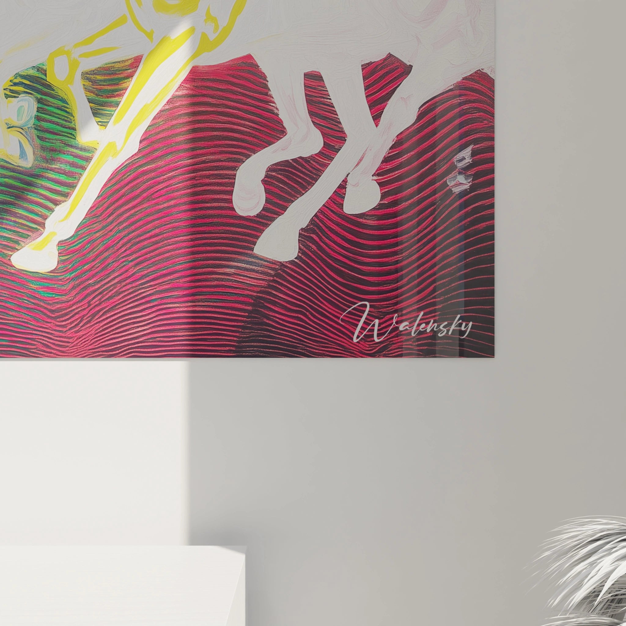 tableau chevaux op art Walensky mural coloré avec motifs ondulés rouges verts et silhouette de chevaux