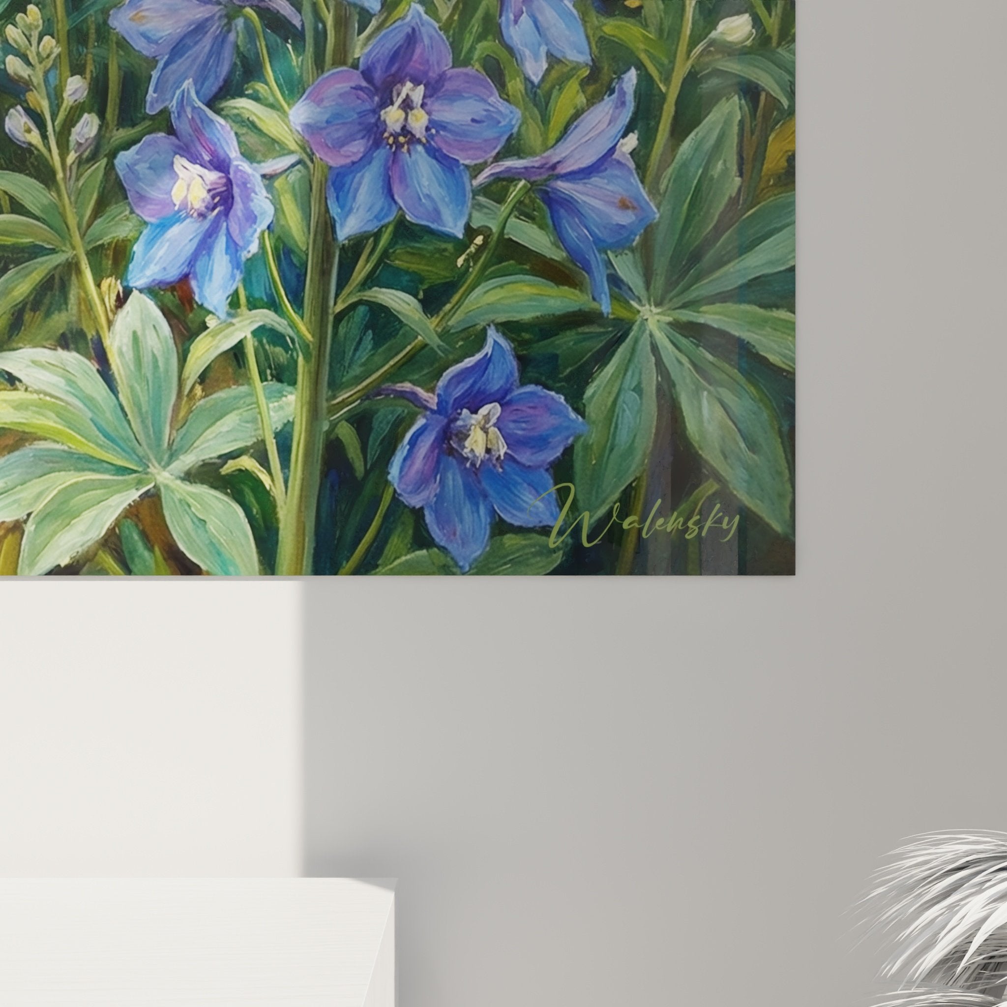 Vue d'ensemble du tableau floral avec Spitz Poméranien dans décor intérieur élégant