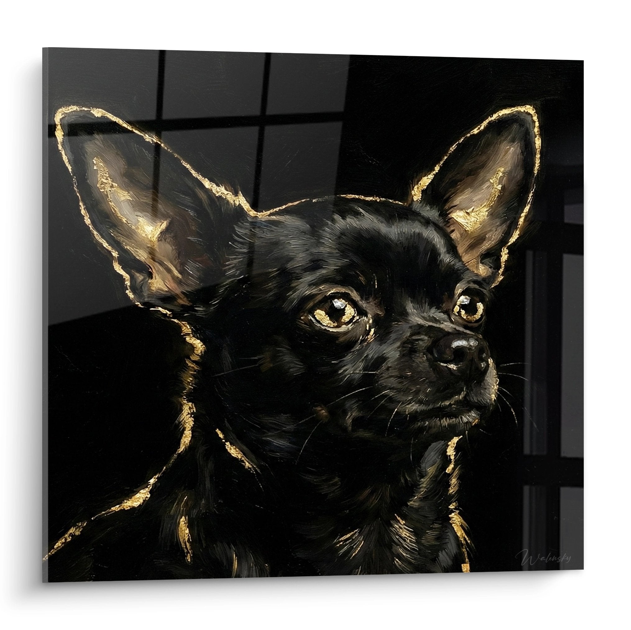 Ritratto di Chihuahua nero con riflessi dorati su sfondo scuro, sguardo ambrato intenso, orecchie dritte