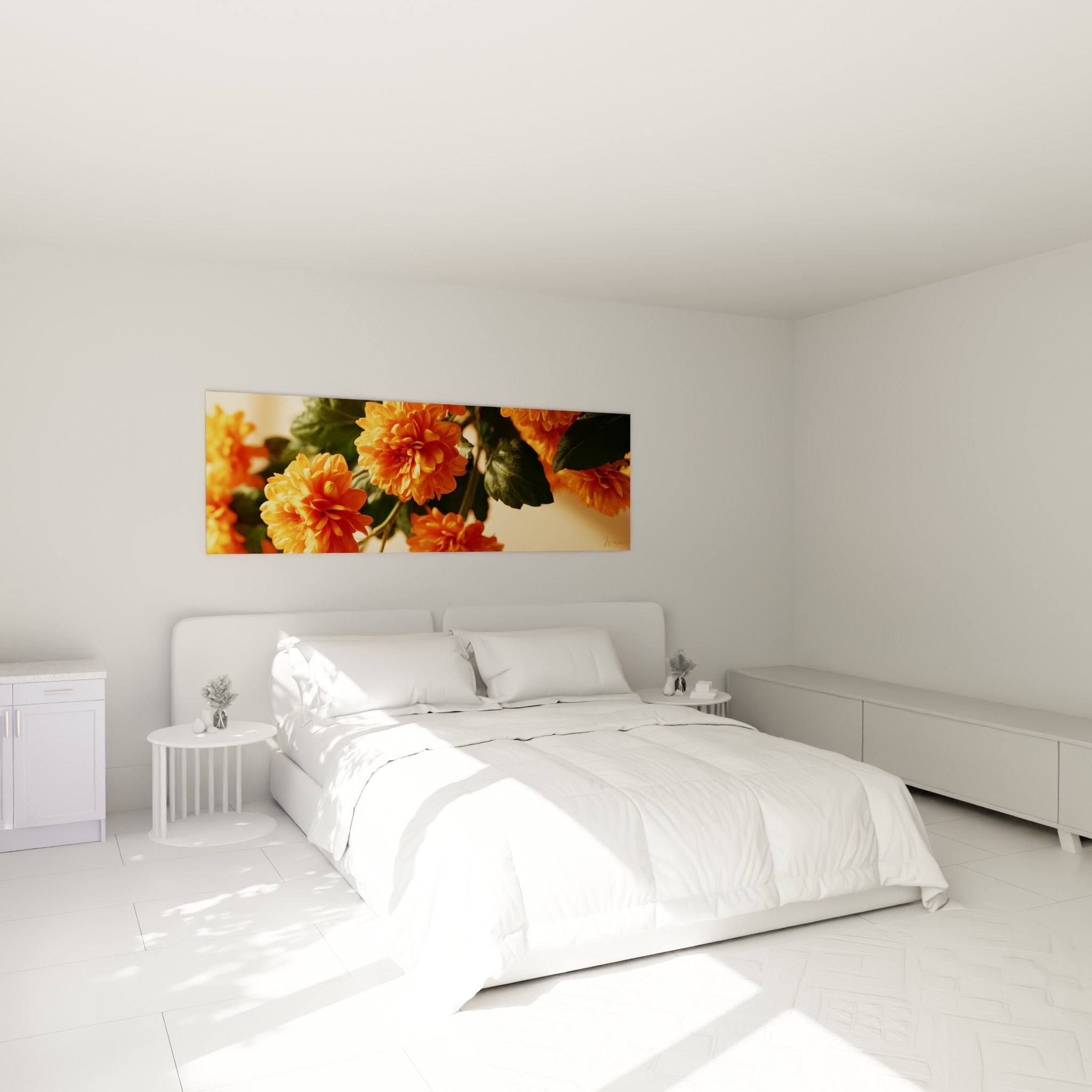 Bouquet de chrysanthèmes orange et verts, tableau accroché au-dessus d'un lit dans une chambre claire
