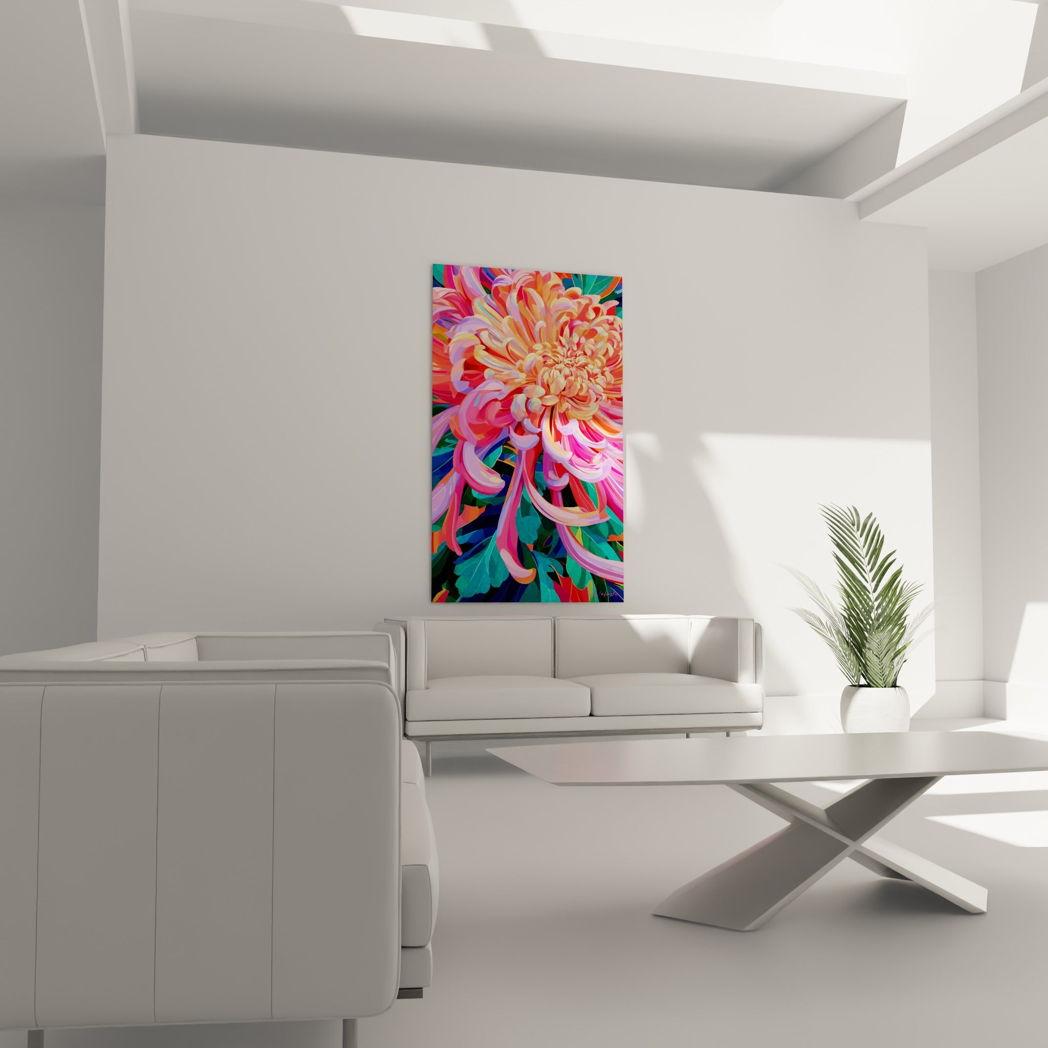 Chrysanthème corail et turquoise aux pétales incurvés, disposé au-dessus d'un canapé dans un salon lumineux