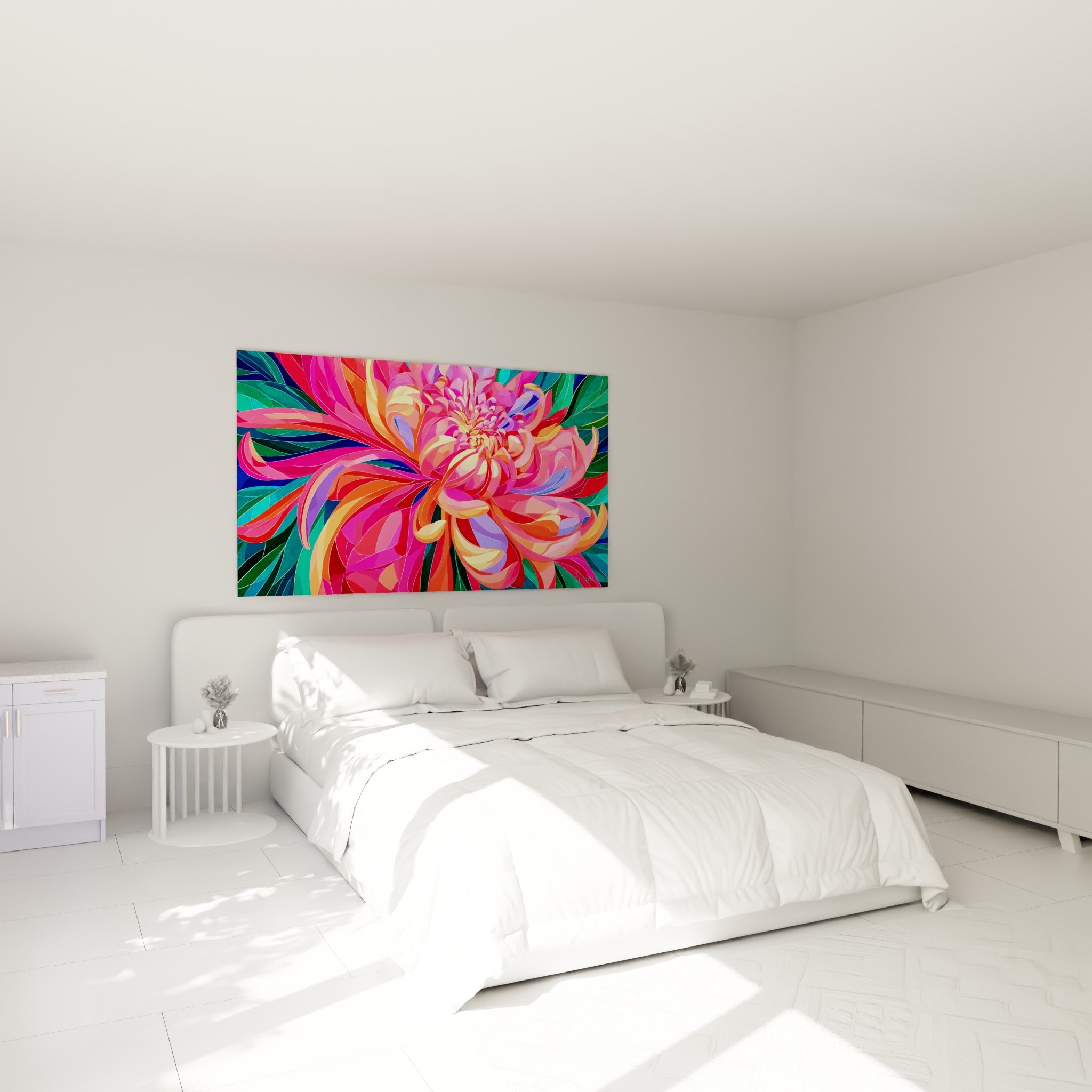 Fleur de chrysanthème corail et violet au-dessus d'un lit dans une chambre claire
