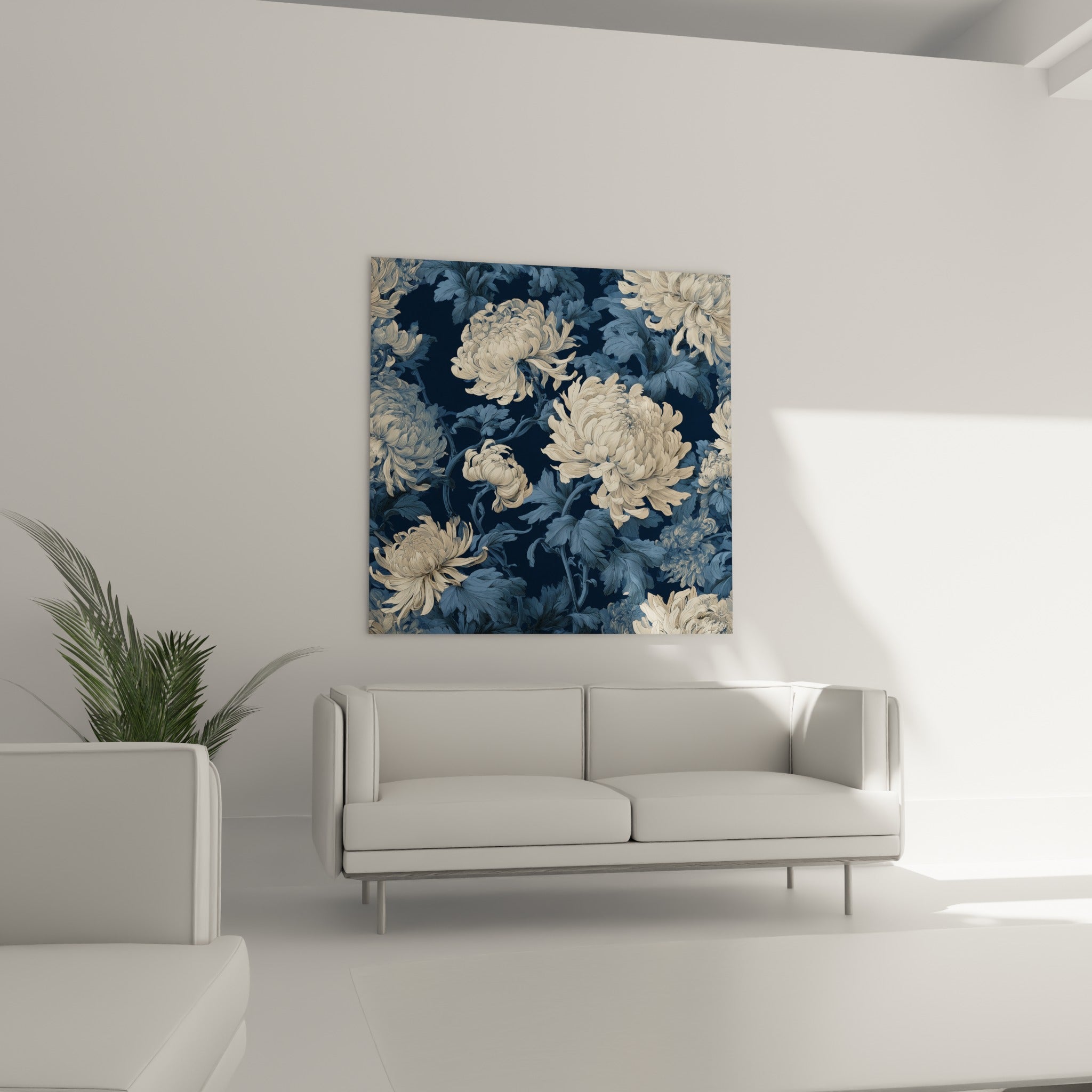 Corolles de chrysanthème blanc cassé sur bleu marine, suspendues au-dessus d'un canapé dans un salon lumineux