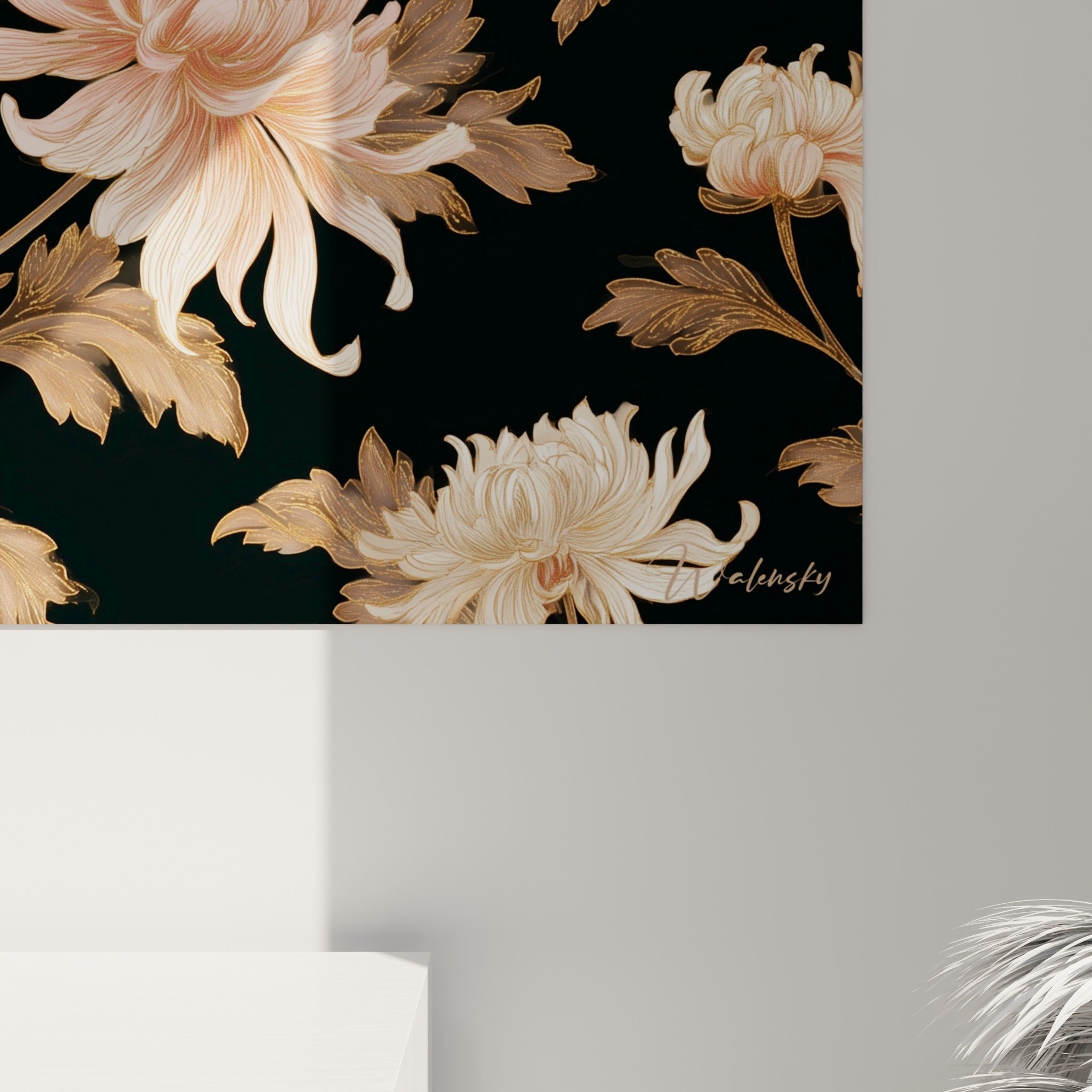 Détail des pétales de chrysanthème rose poudré et des feuillages cuivrés révélant la finesse du trait peint