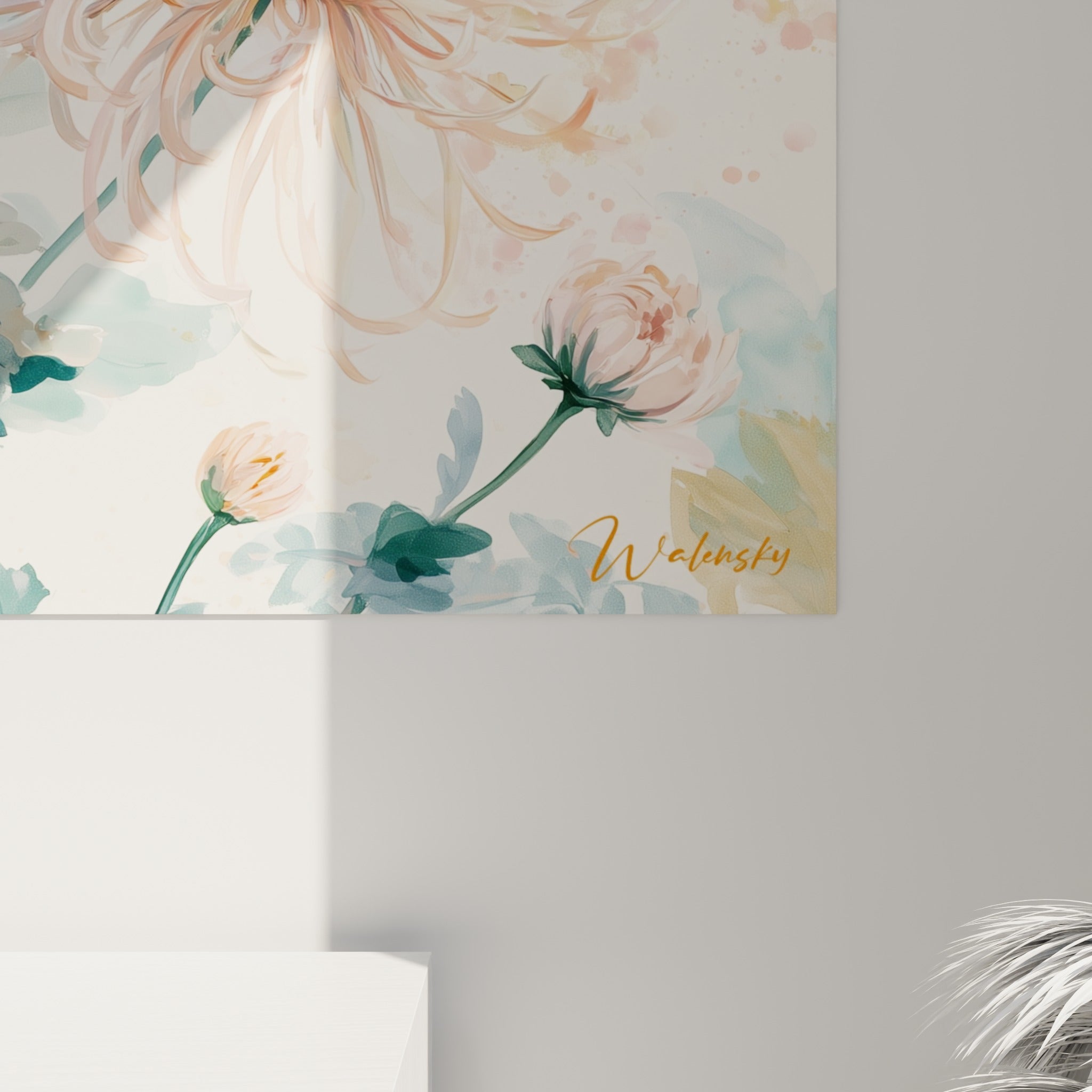 Détail des pétales de chrysanthème montrant les dégradés aquarelle rose corail et jaune pâle fondus