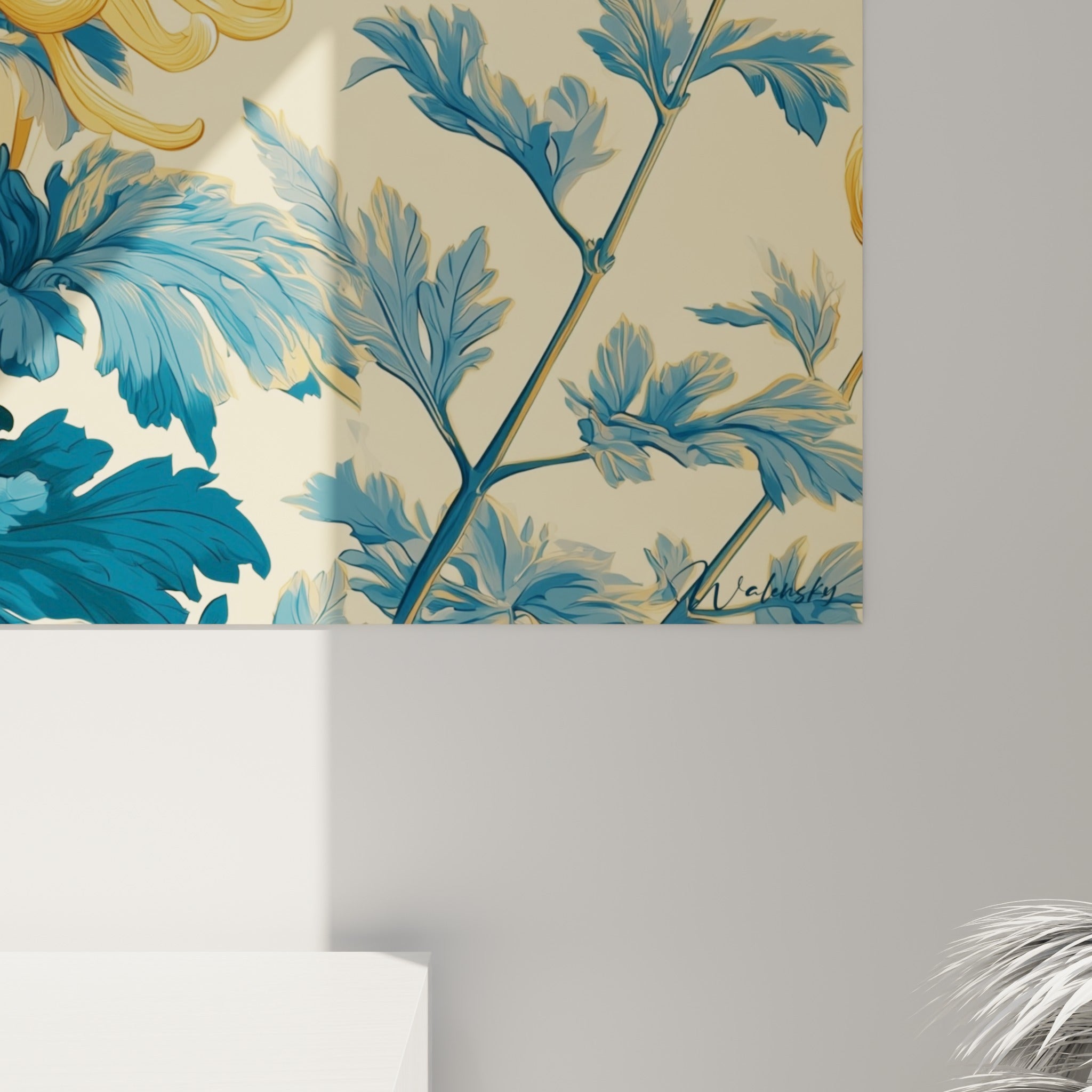 Détail des pétales dorés et du feuillage bleu pétrole du tableau Chrysanthème, grain et finesse du trait visibles