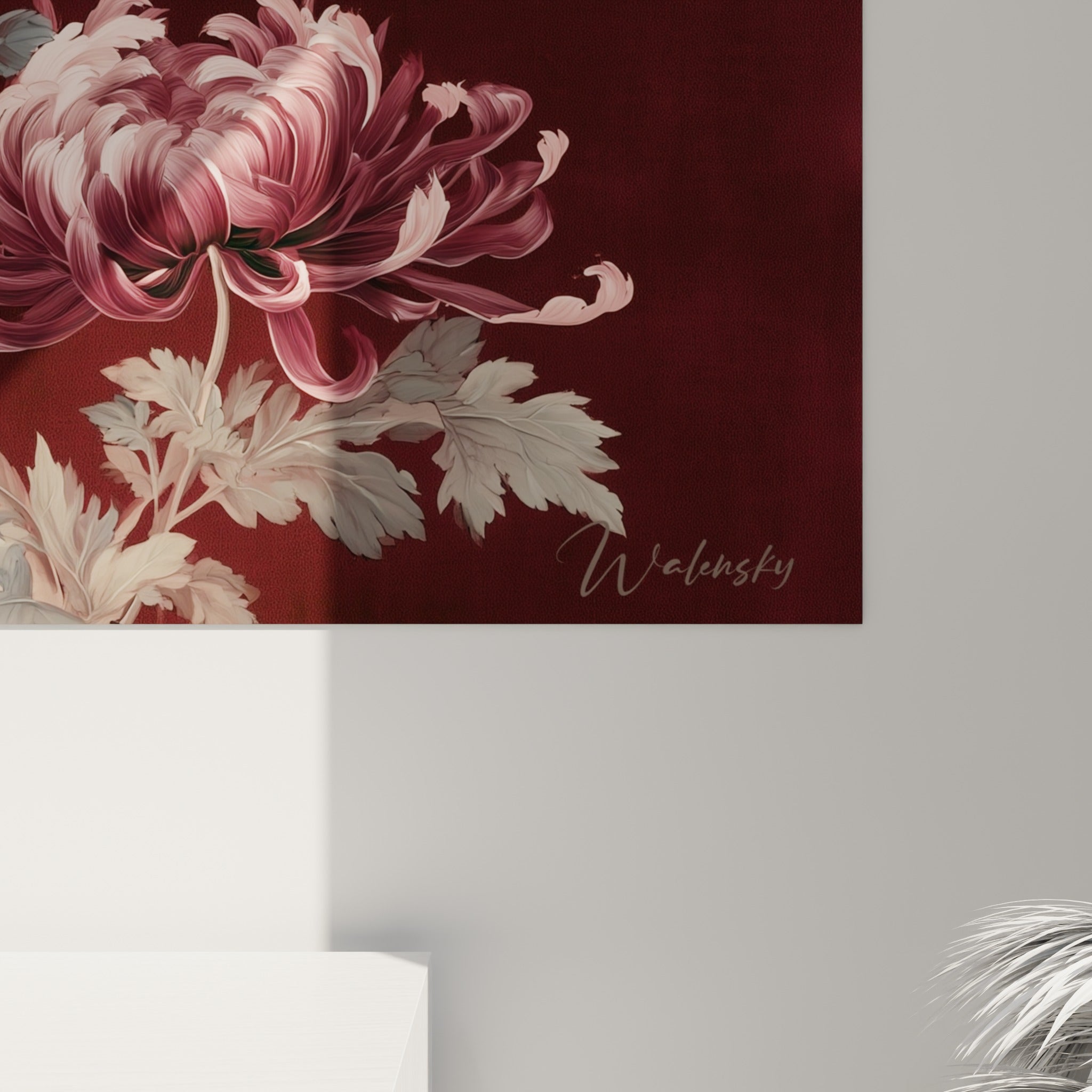 Détail des pétales de chrysanthème où le rose poudré se fond dans le bordeaux avec un grain pictural visible