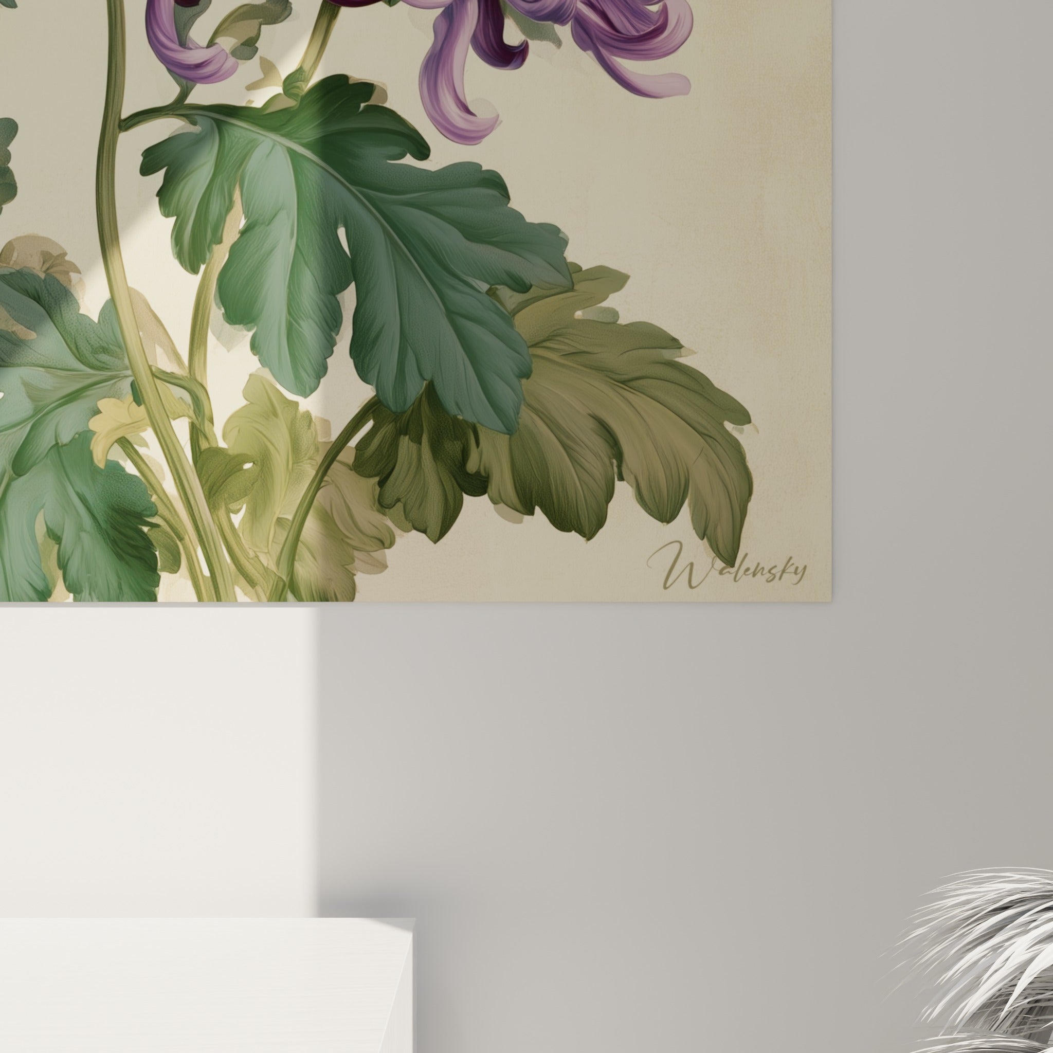 Détail des pétales violets et roses du chrysanthème révélant coulures et textures peintes