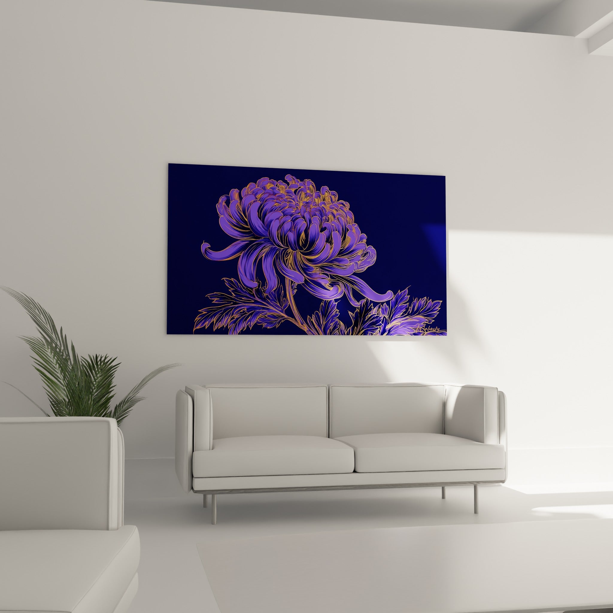 Pétales violets et feuilles dorées du chrysanthème au-dessus d'un canapé dans un salon lumineux