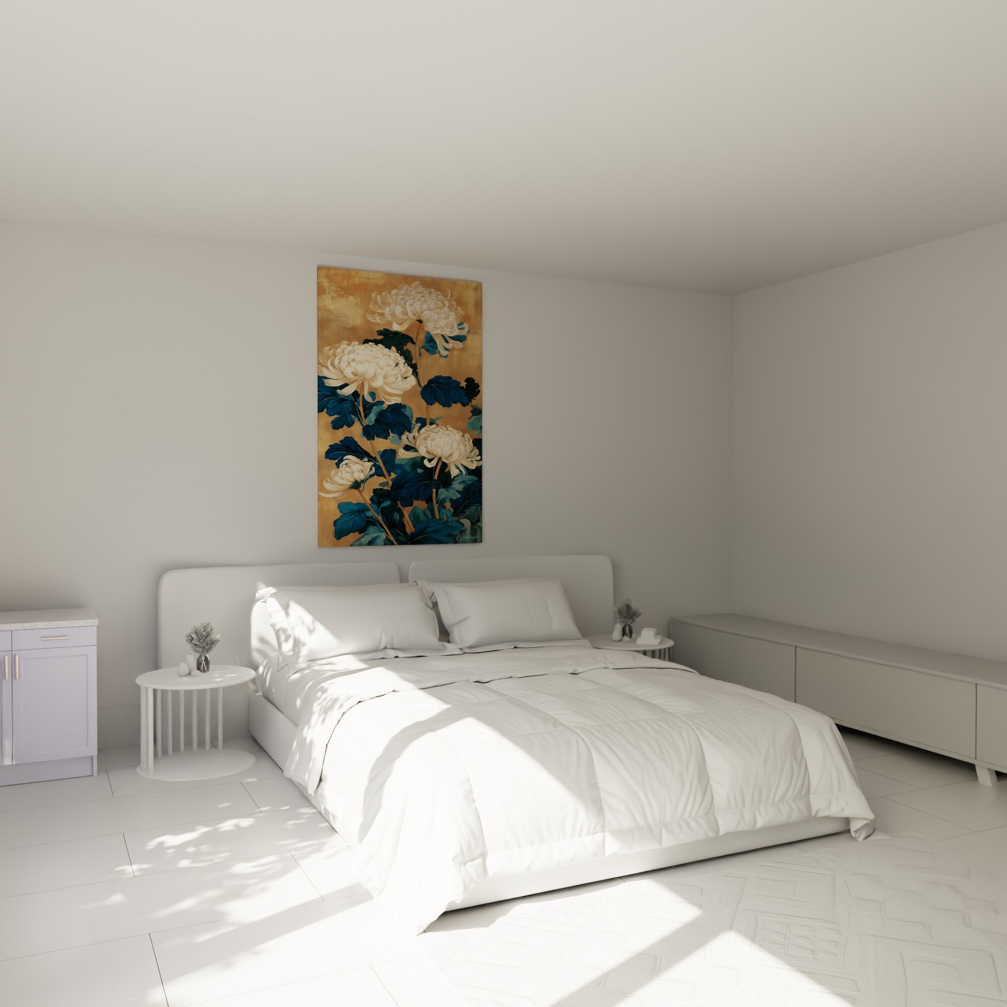 Fleurs de chrysanthème blanches et bleu nuit accrochées au-dessus d'un lit dans une chambre claire