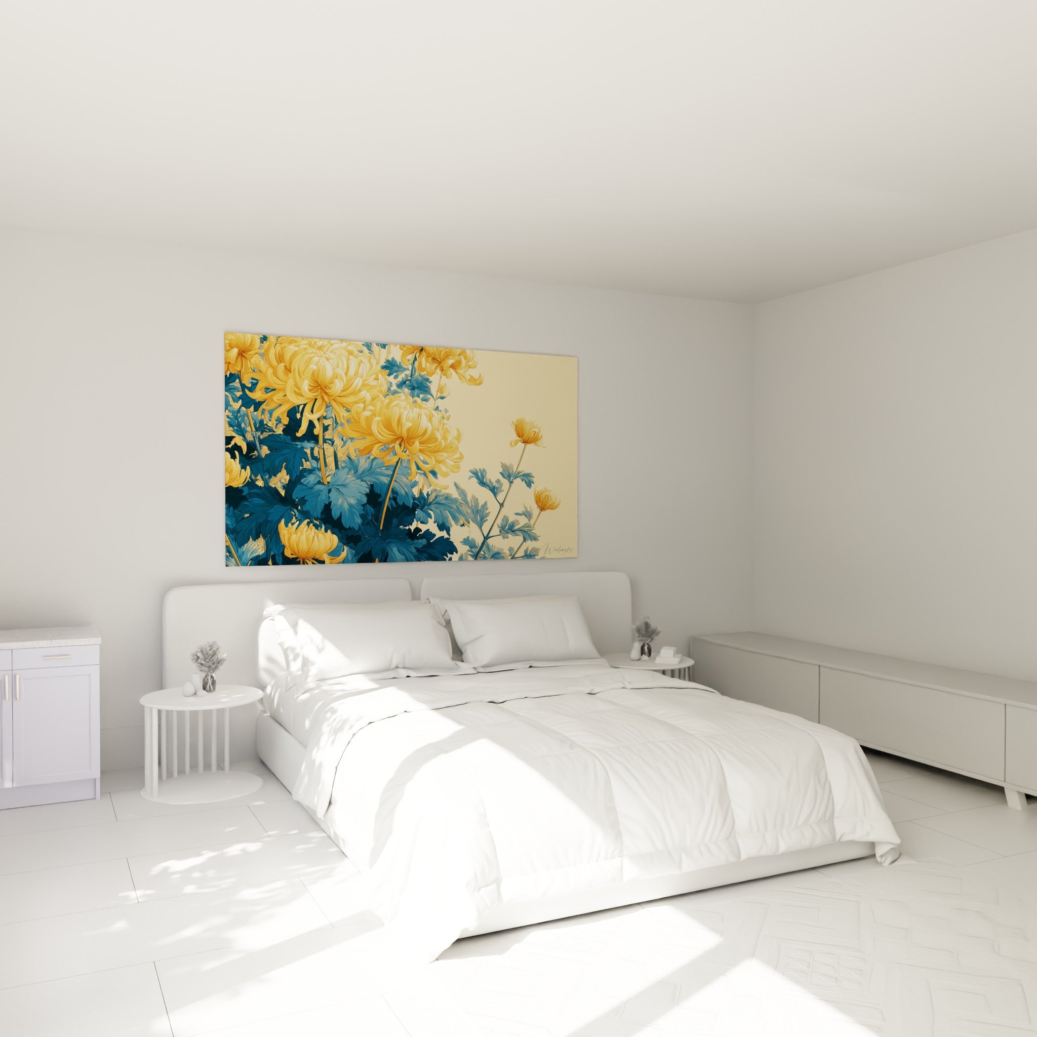 Fleurs de chrysanthème doré et bleu pétrole au-dessus d'un lit dans une chambre claire