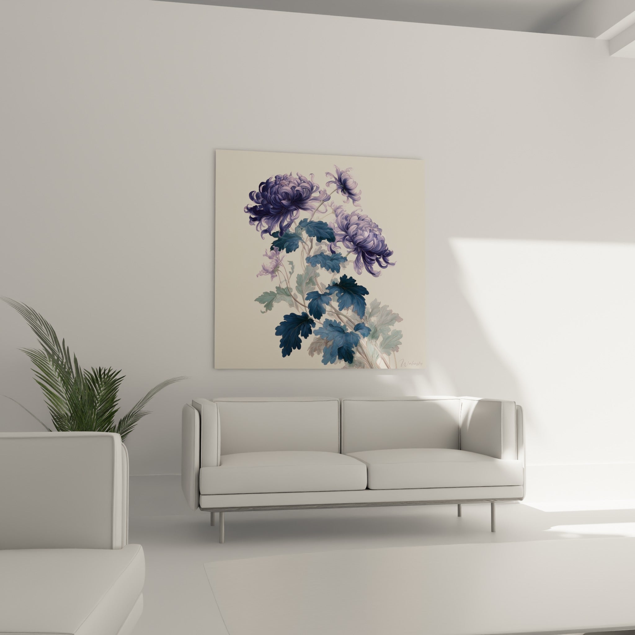 Fleurs de chrysanthème violettes et bleu profond installées au-dessus d'un canapé dans un salon lumineux